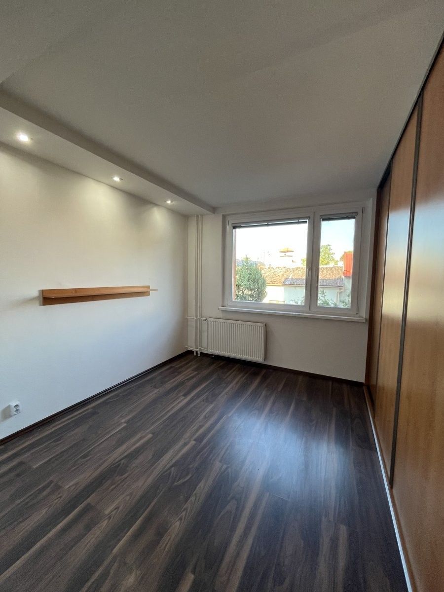 Pronájem bytu 3+1 78 m² - foto 9