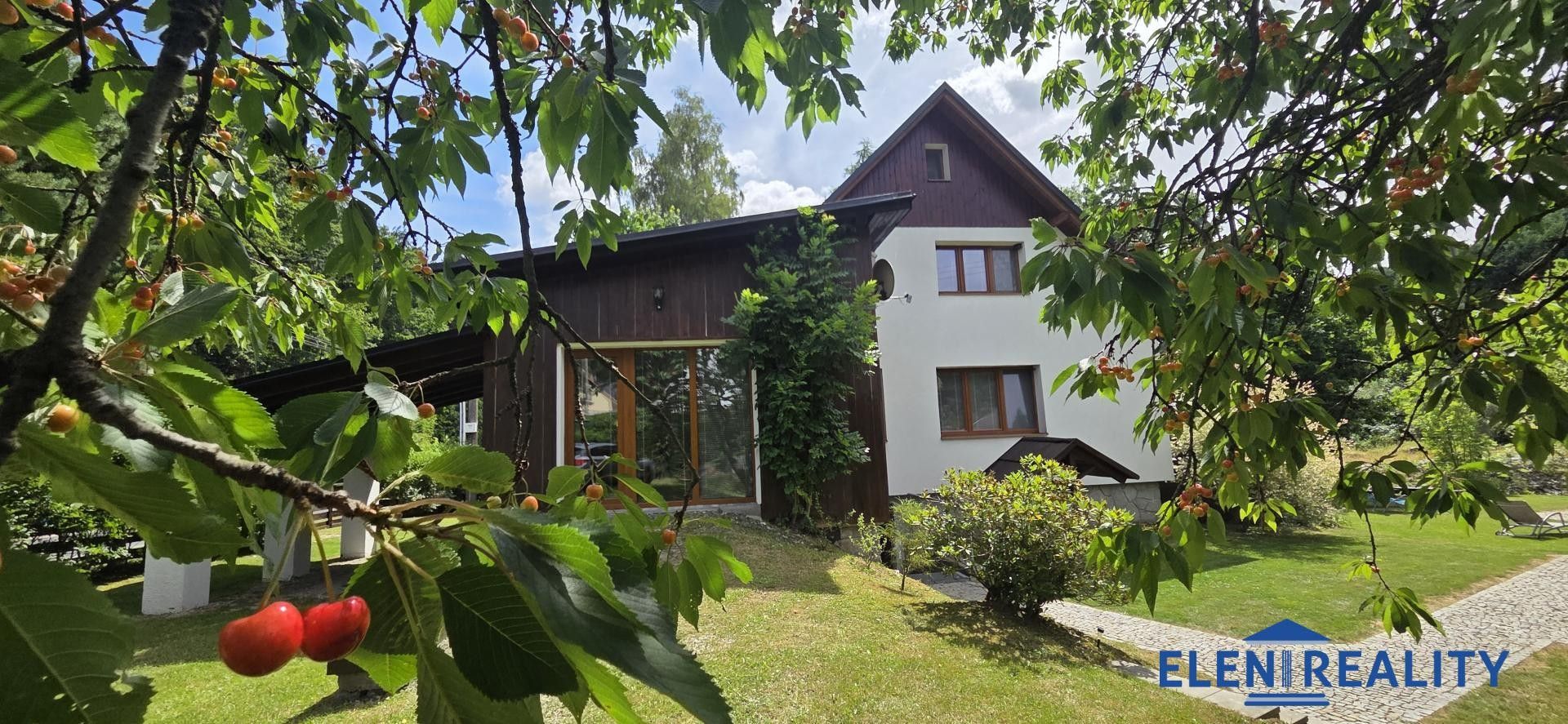 Prodej komerčního prostoru 320 m² - foto 1