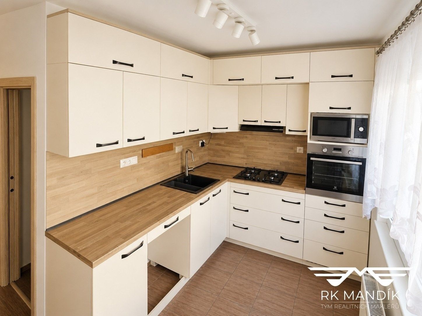 Pronájem bytu 3+1 72 m² - foto 4