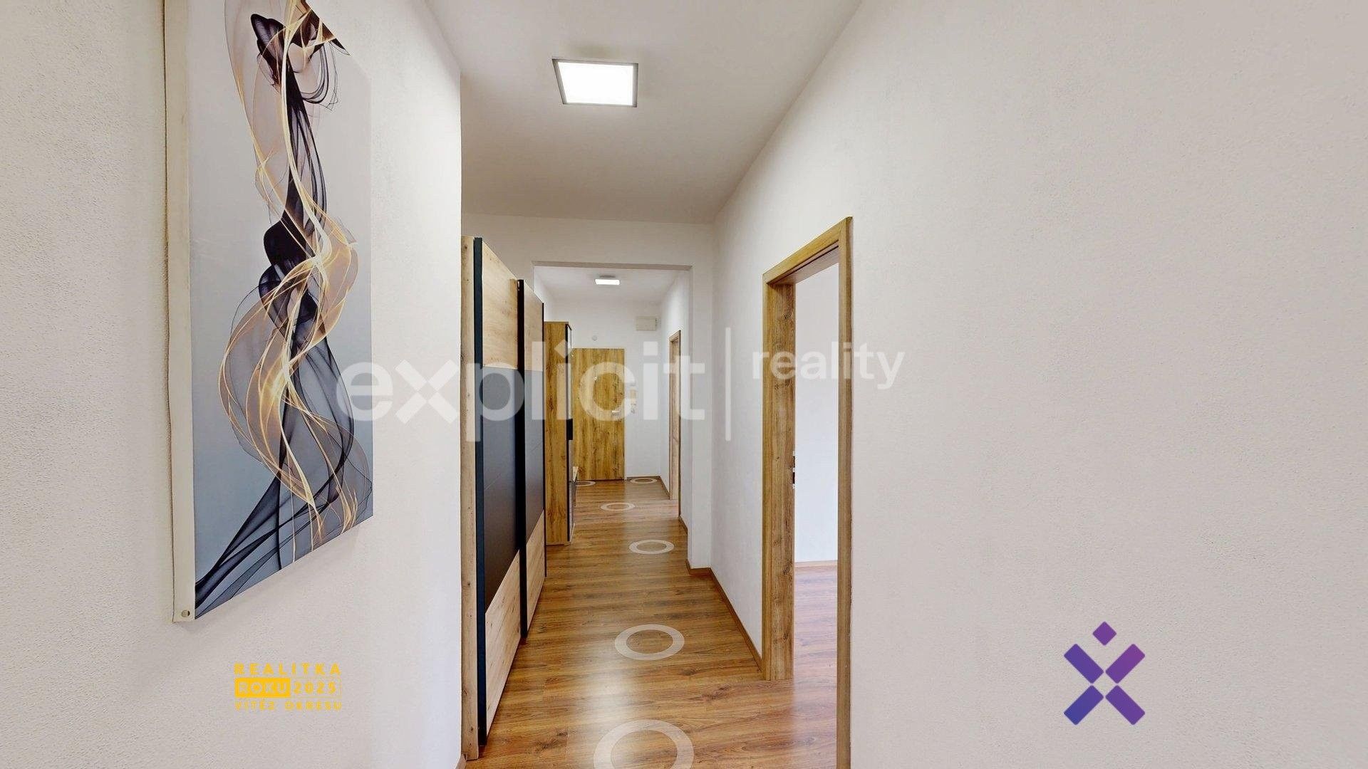 Pronájem bytu 2+1 71 m² - foto 2