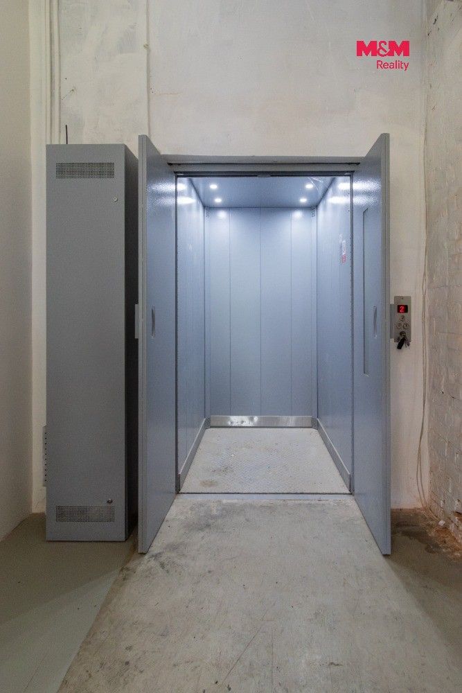 Pronájem komerčního prostoru 1500 m² - foto 10