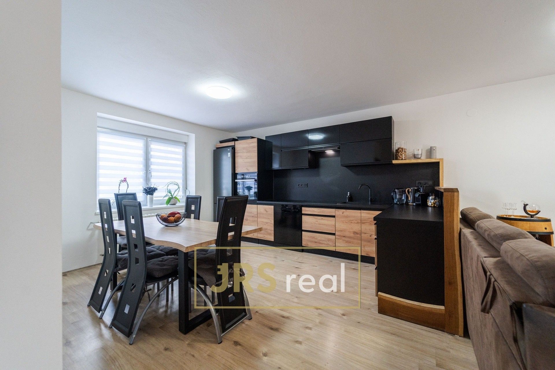 Prodej komerčního prostoru 163 m² - foto 2