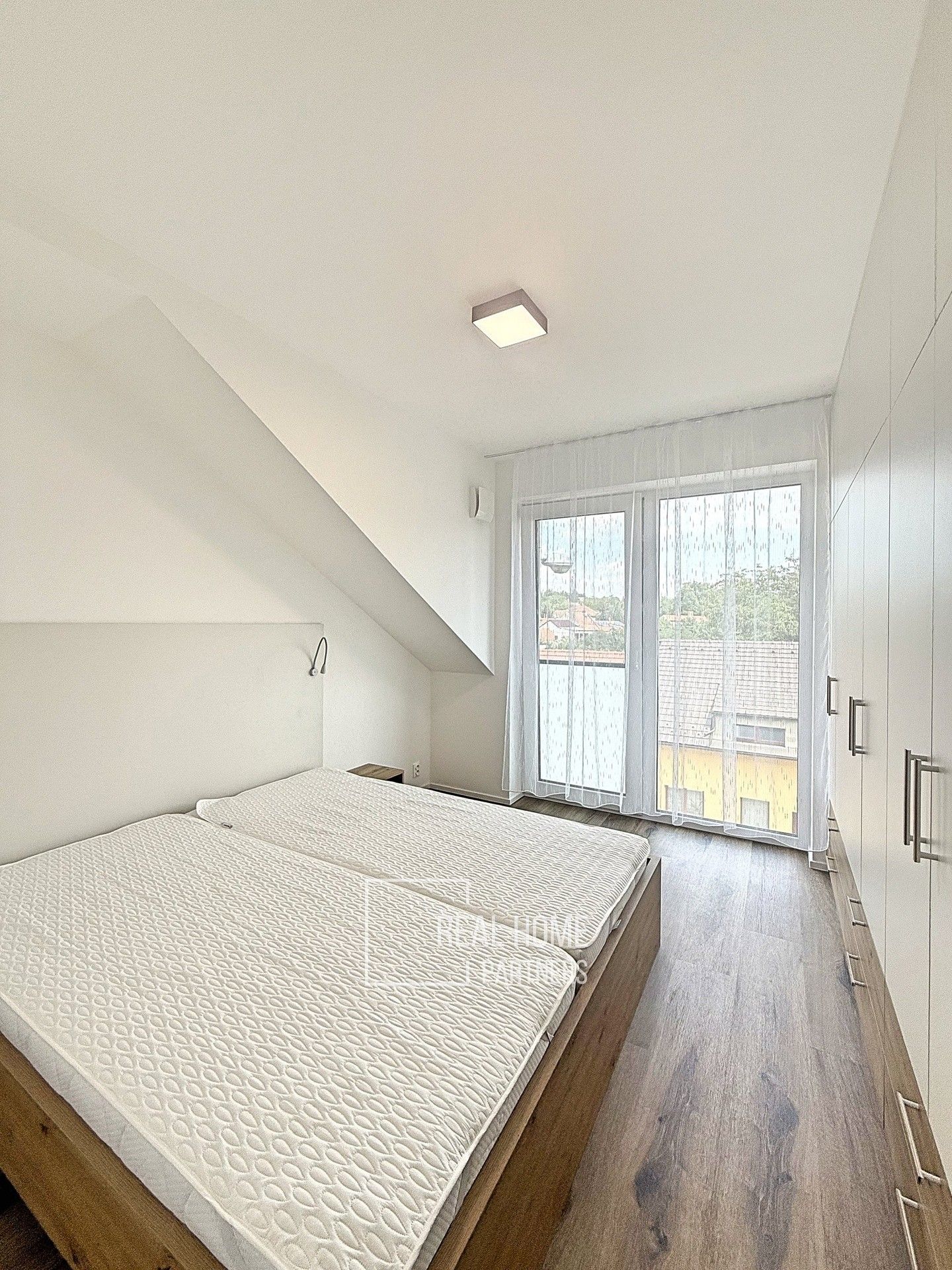 Pronájem bytu 3+kk 67 m² - foto 14
