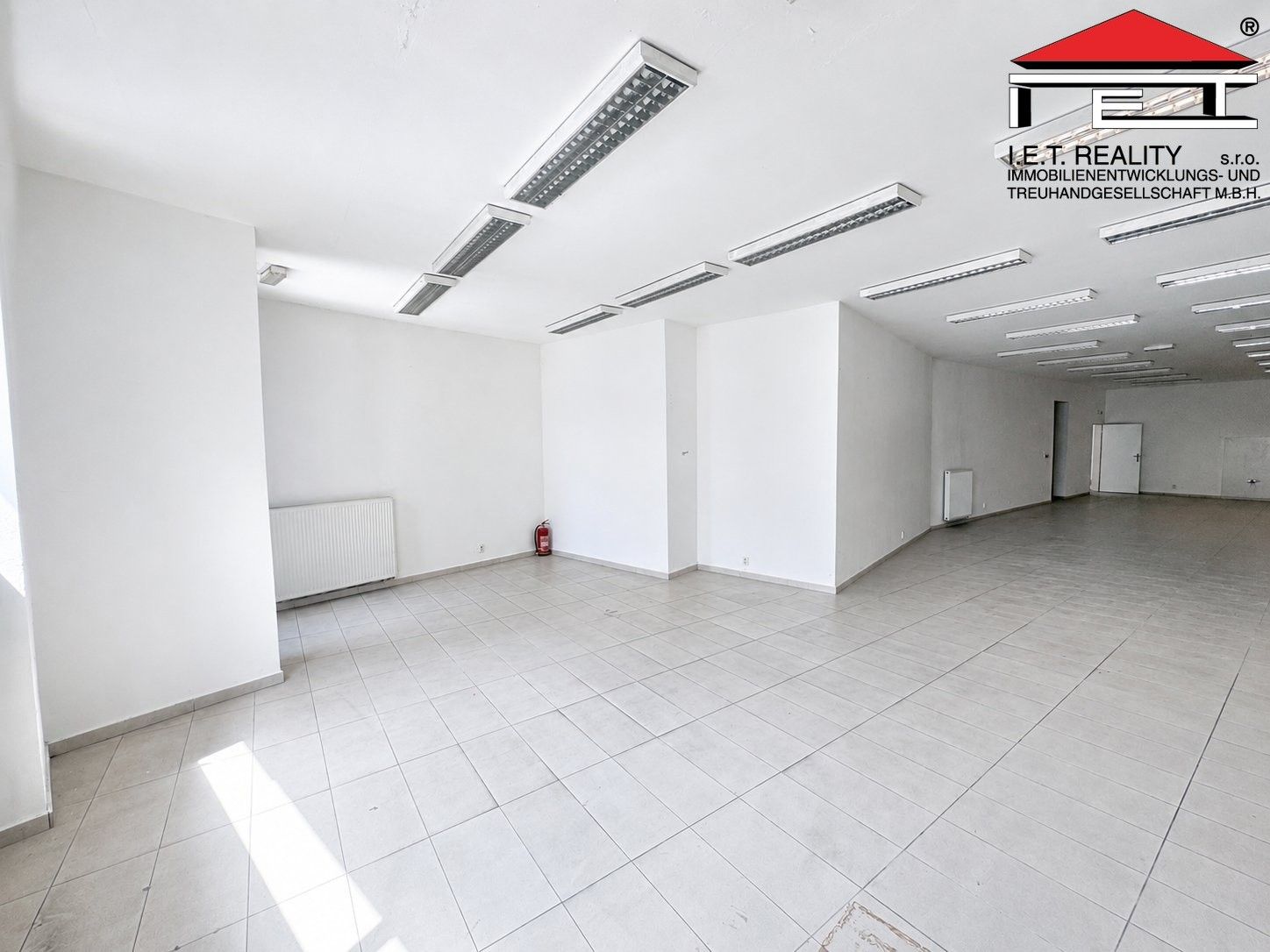 Pronájem komerčního prostoru 138 m² - foto 1