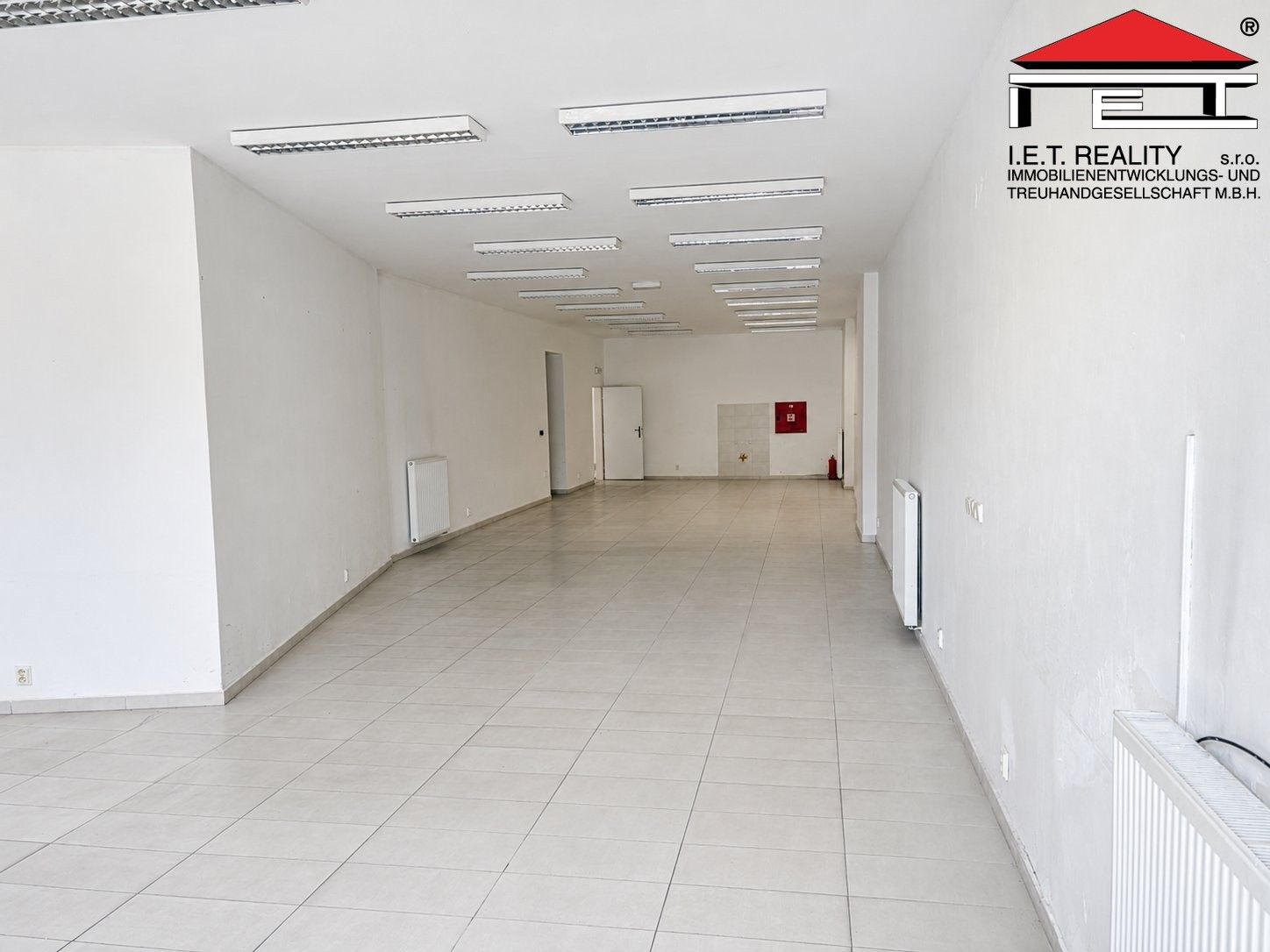 Pronájem komerčního prostoru 138 m² - foto 2