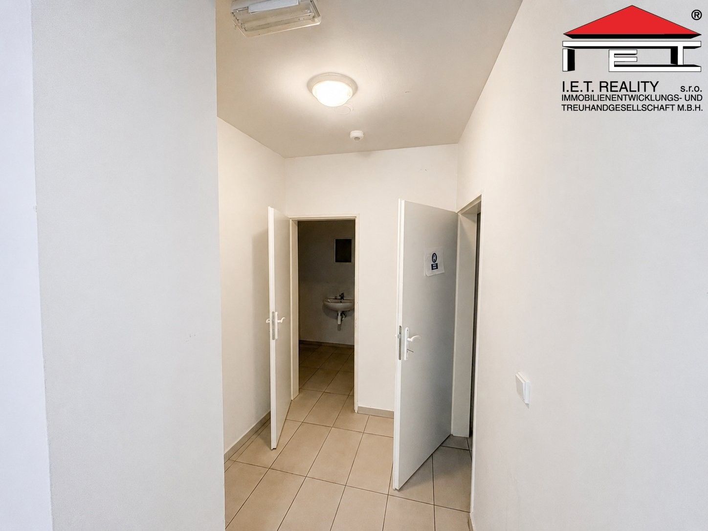 Pronájem komerčního prostoru 138 m² - foto 6