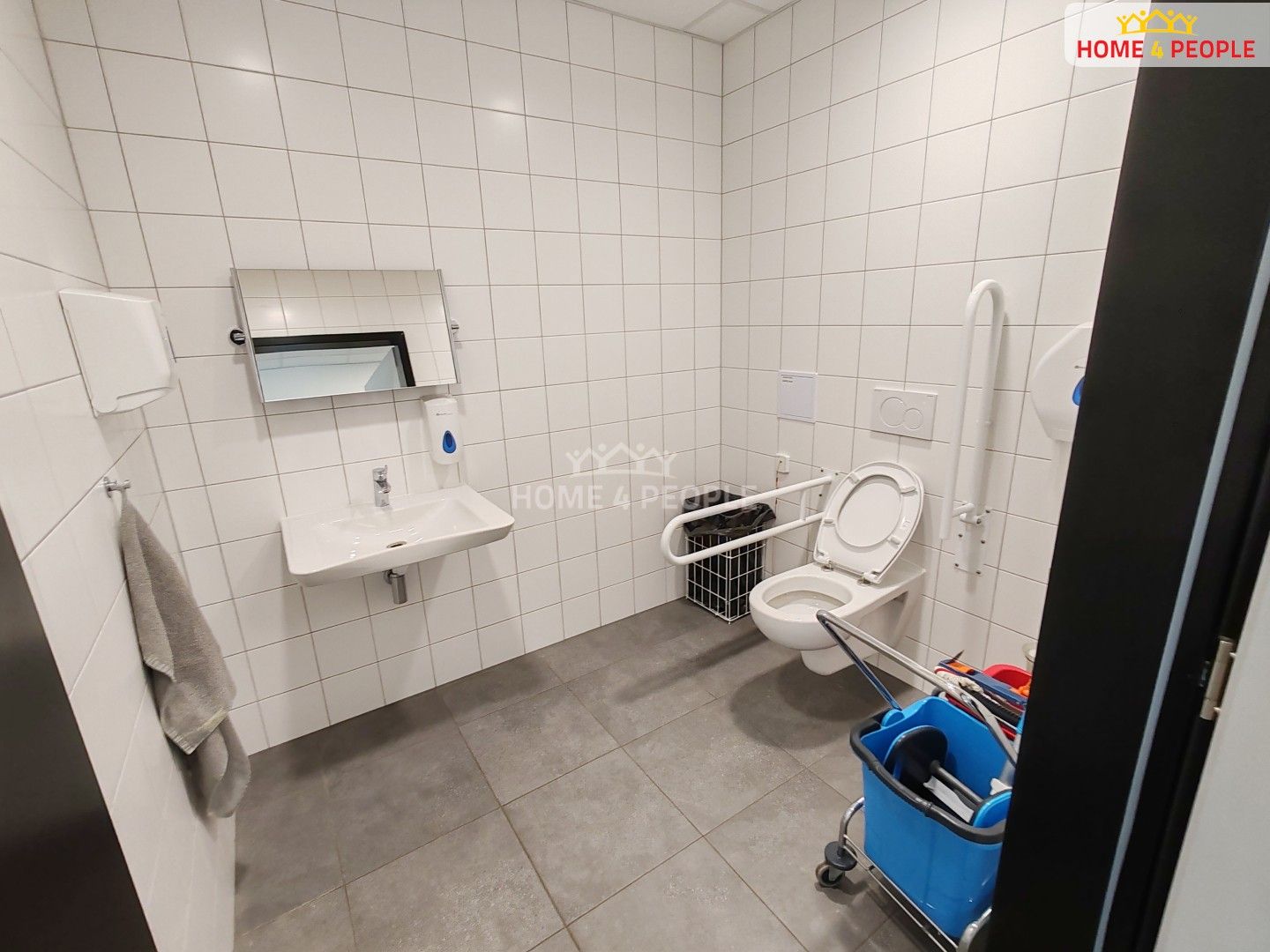 Pronájem komerčního prostoru 4400 m² - foto 12