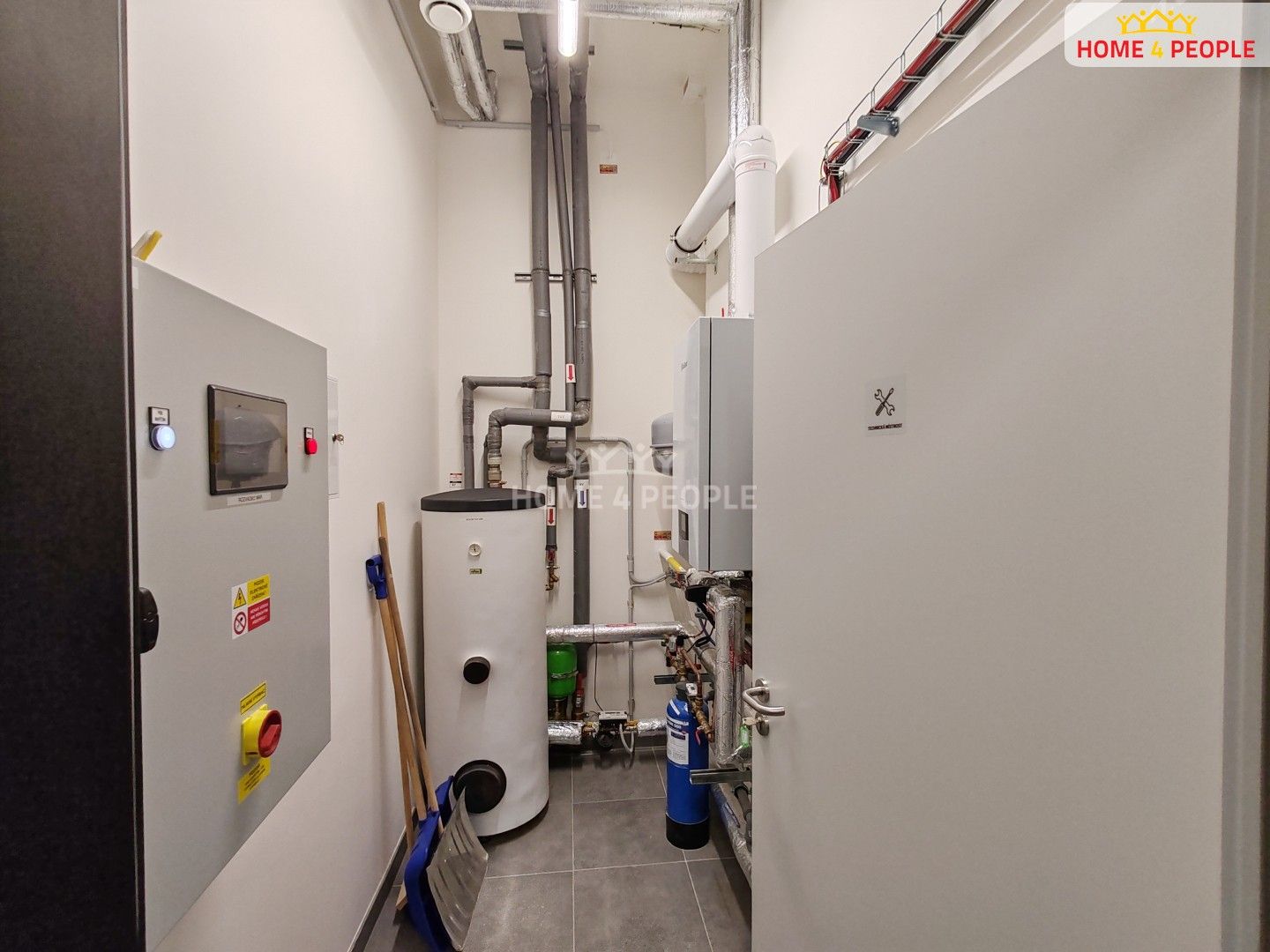 Pronájem komerčního prostoru 4400 m² - foto 19