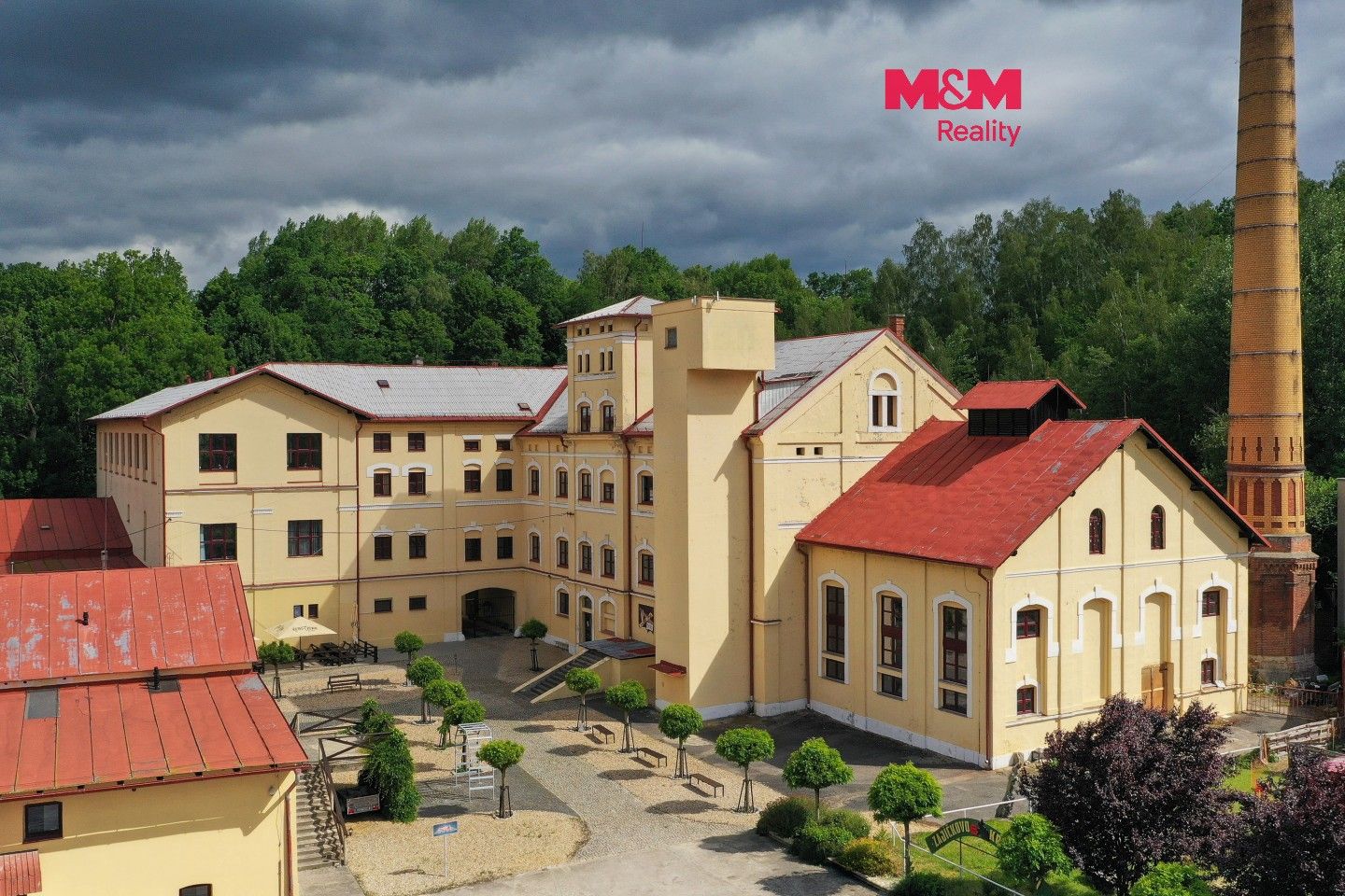 Prodej komerčního prostoru 8700 m² - foto 1