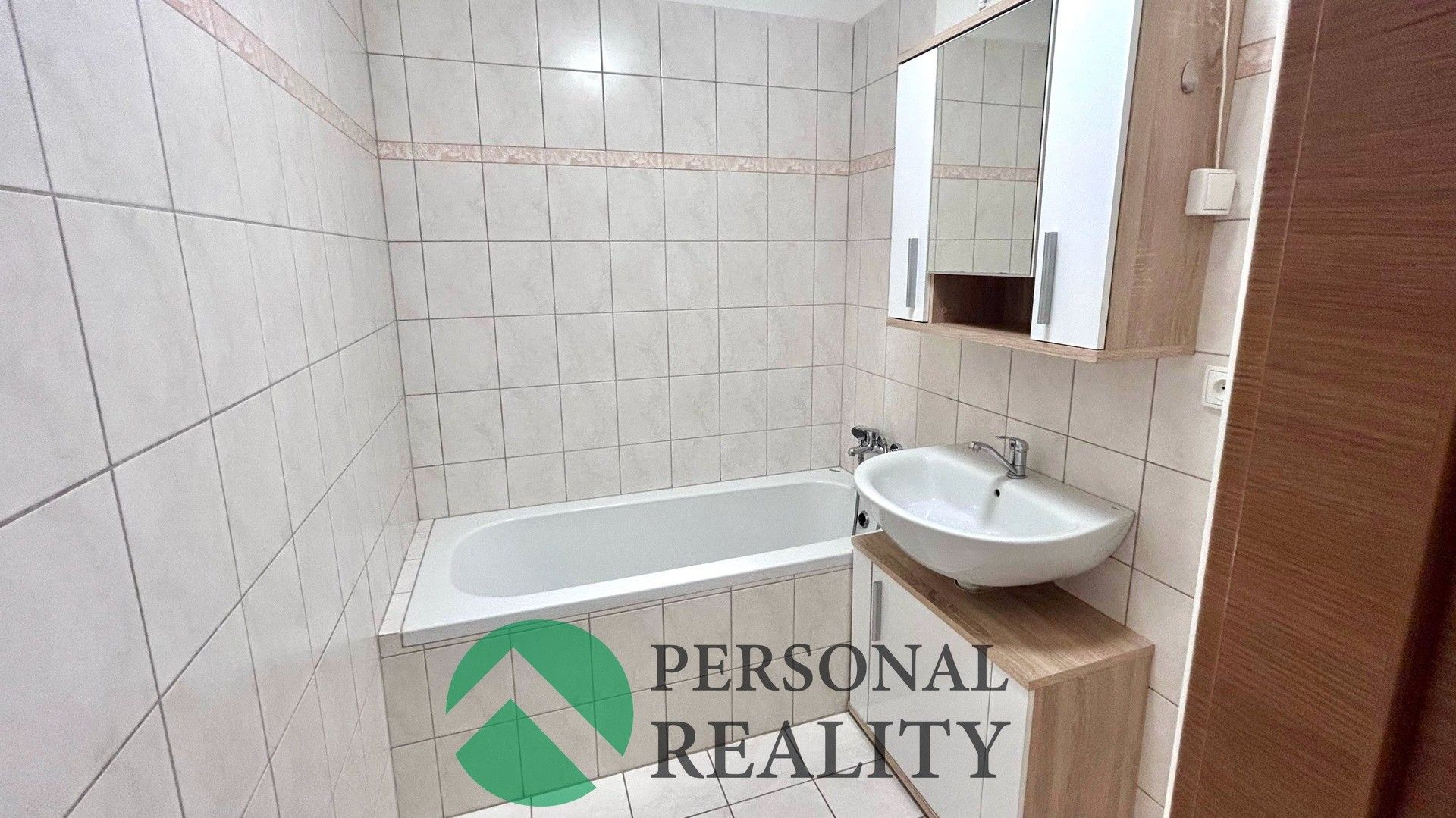 Pronájem bytu 3+1 79 m² - foto 3