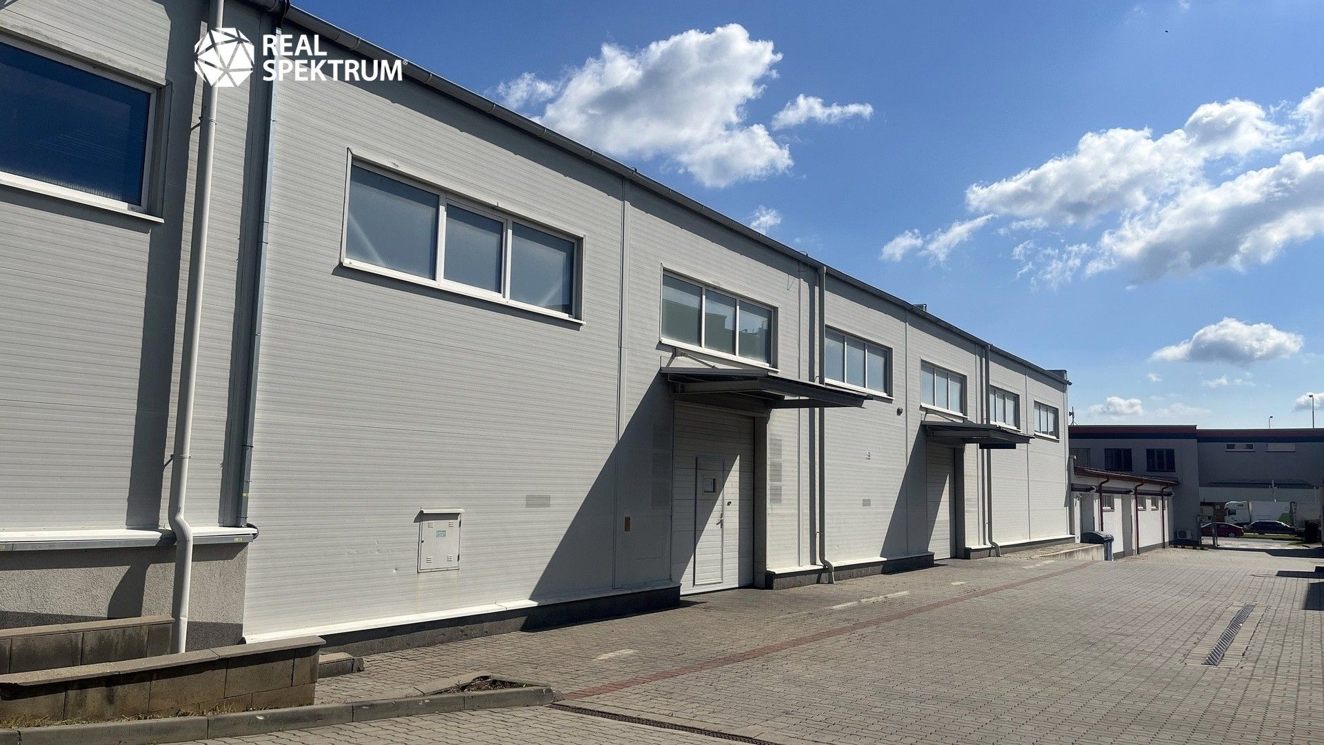 Pronájem komerčního prostoru 350 m² - foto 1