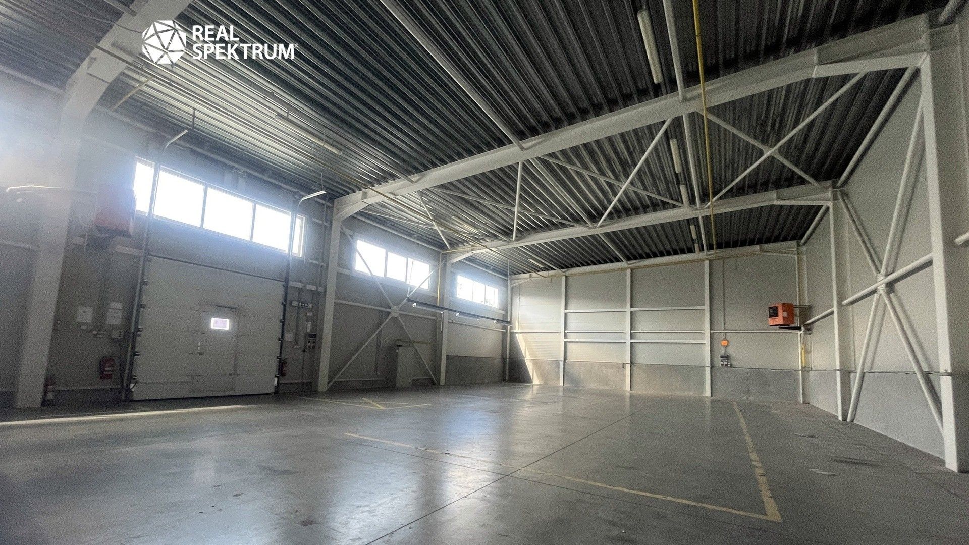 Pronájem komerčního prostoru 350 m² - foto 2