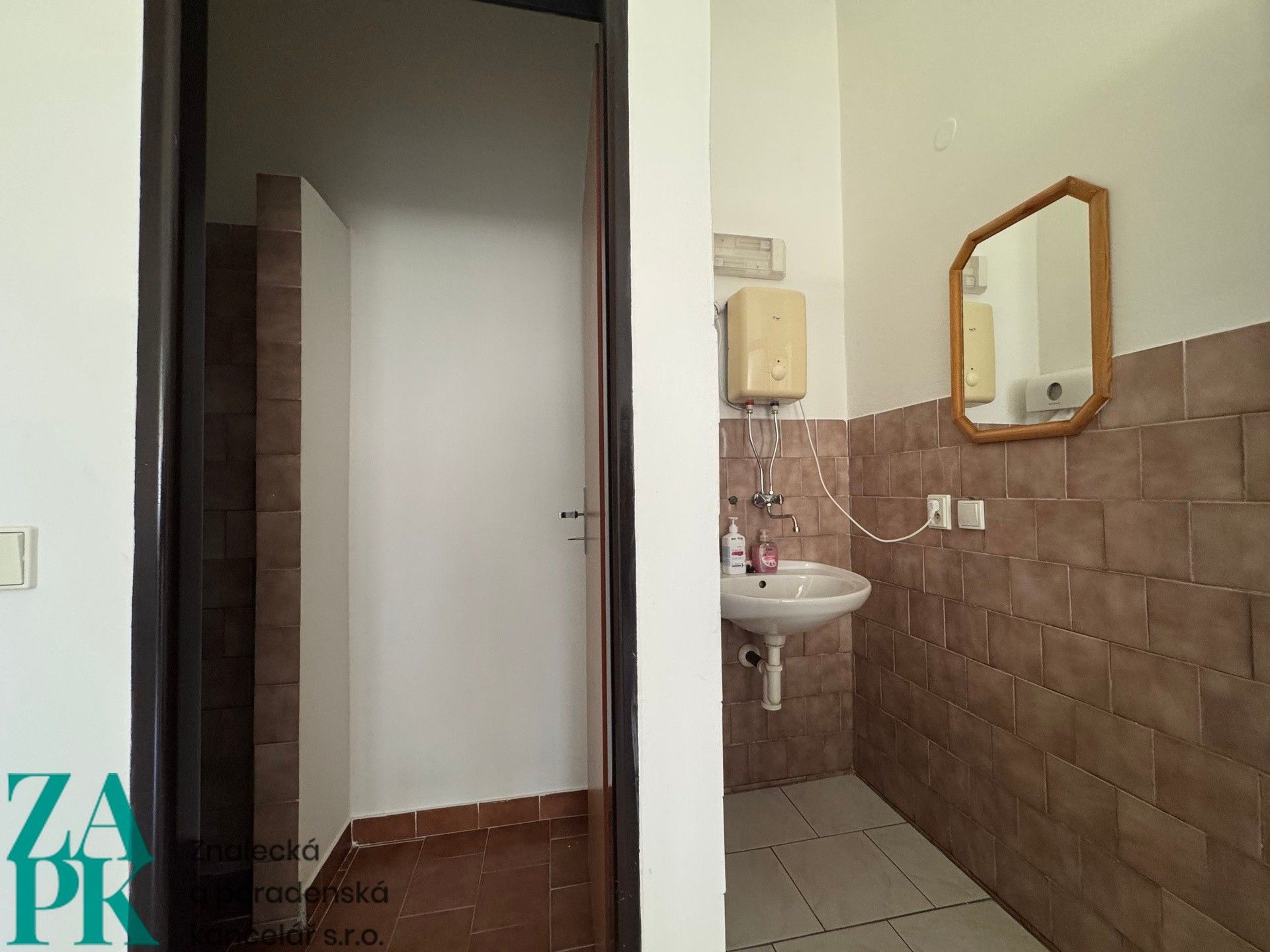Pronájem komerčního prostoru 226 m² - foto 23