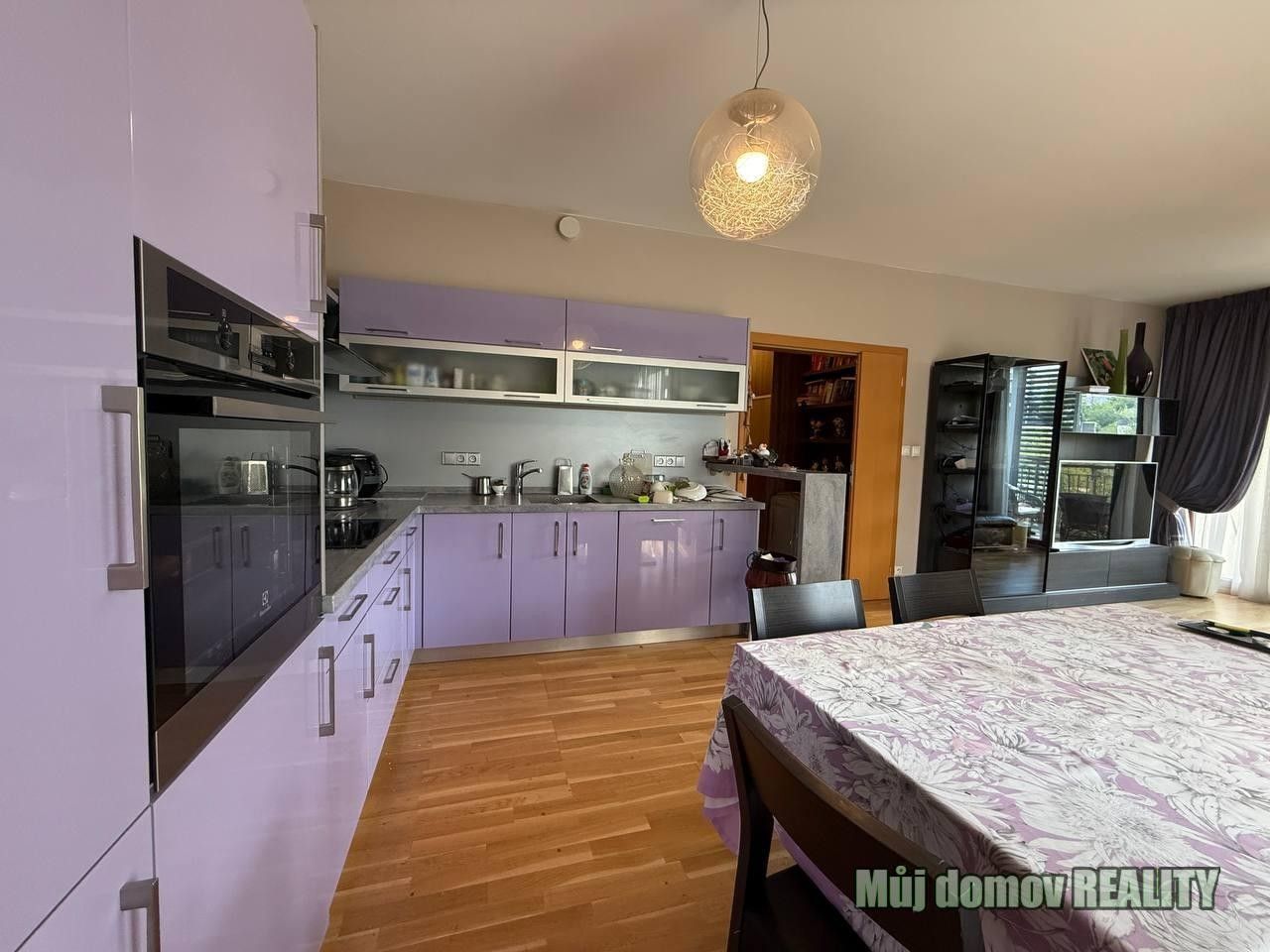 Pronájem bytu 3+kk 89 m² - foto 1