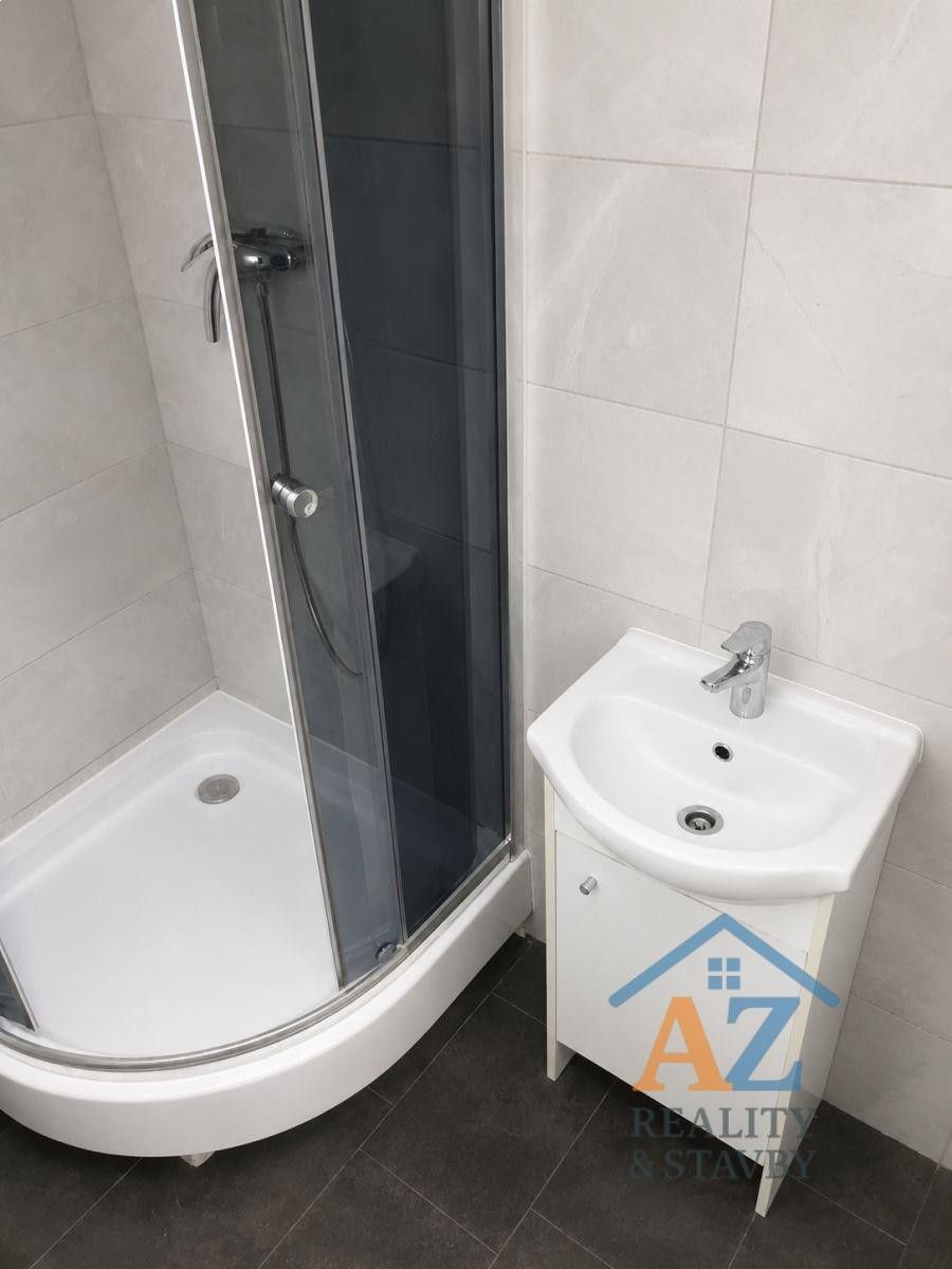 Pronájem bytu 3+1 75 m² - foto 8