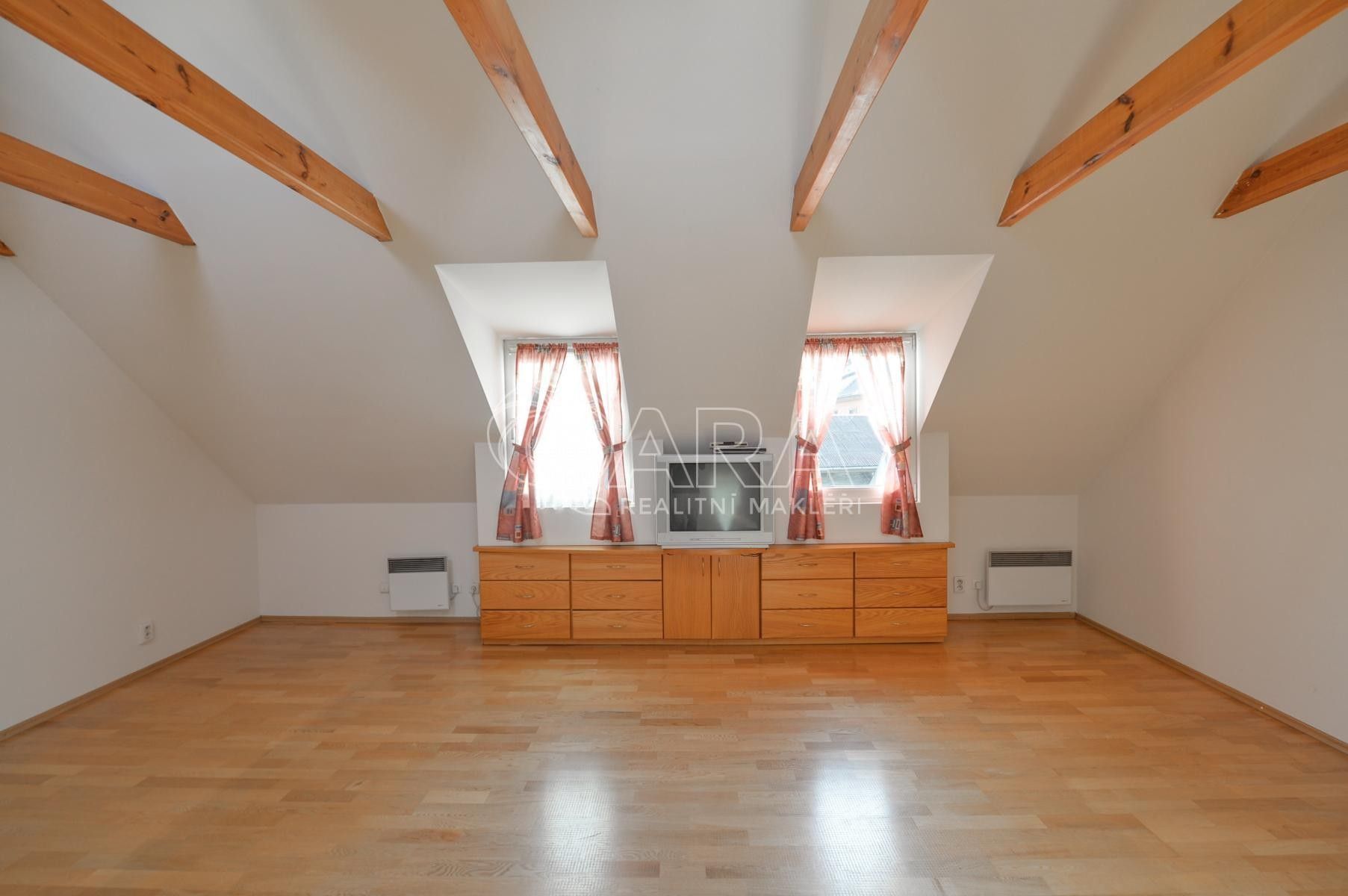 Pronájem bytu 4+1 136 m² - foto 4