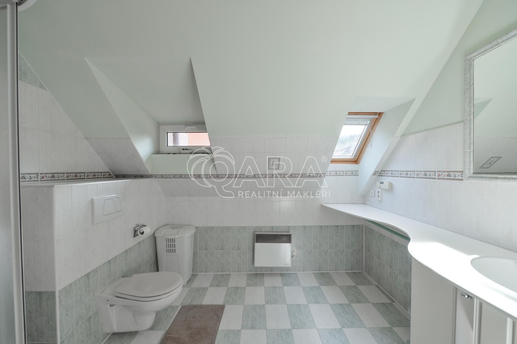 Pronájem bytu 4+1 136 m² - foto 8