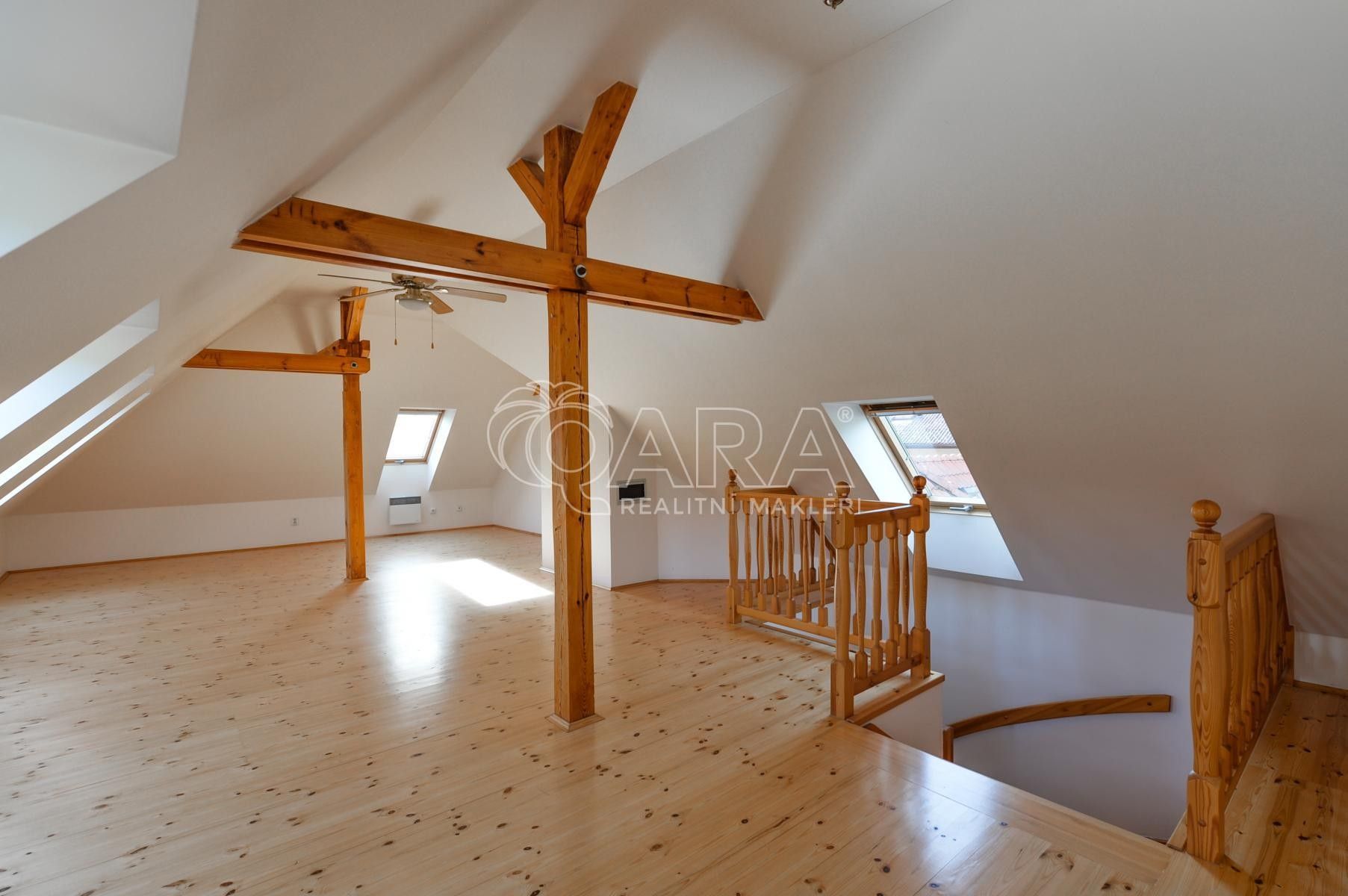 Pronájem bytu 4+1 136 m² - foto 14