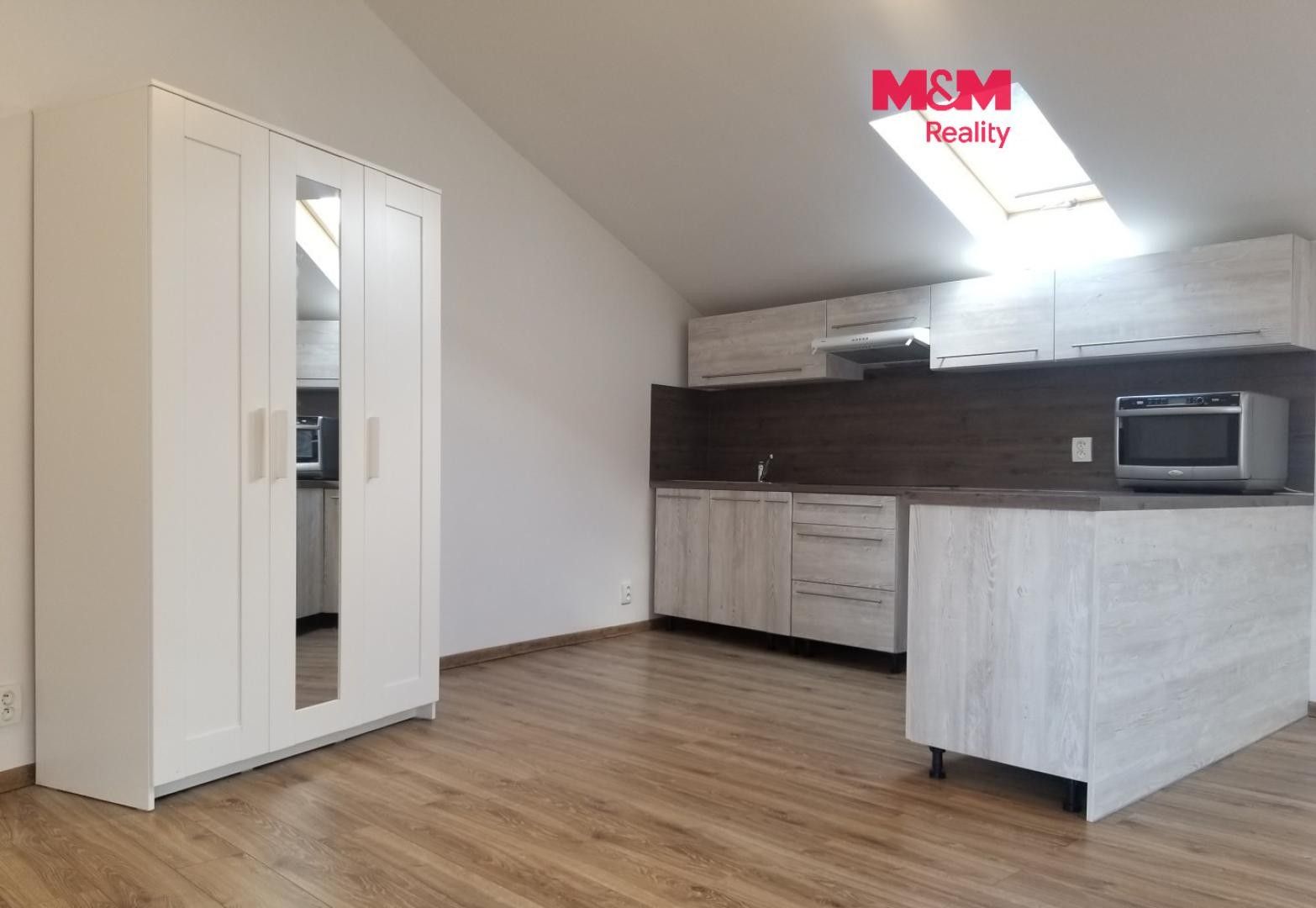Pronájem bytu 1+kk 62 m² - foto 1