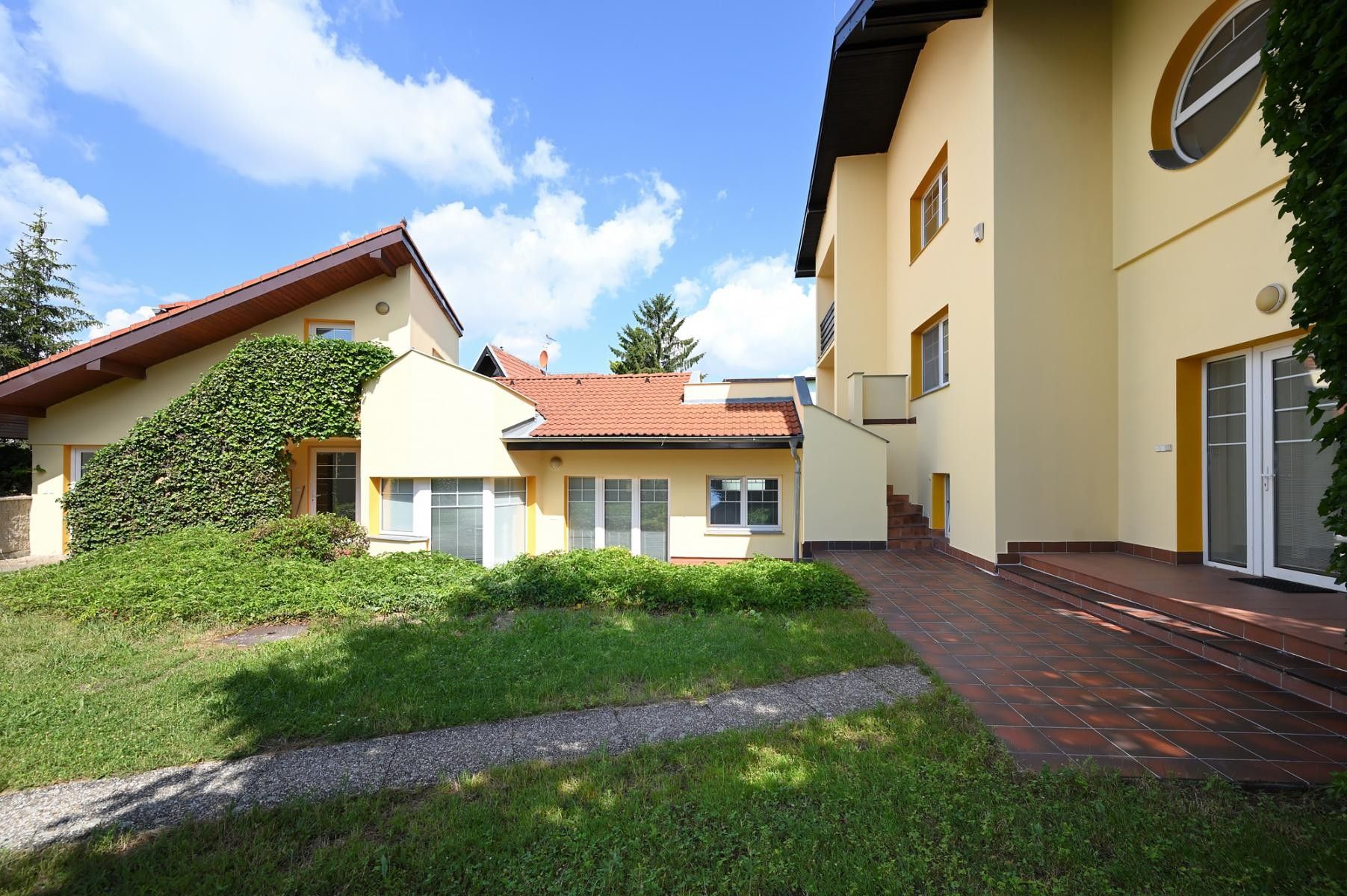 Pronájem komerčního prostoru 454 m² - foto 2