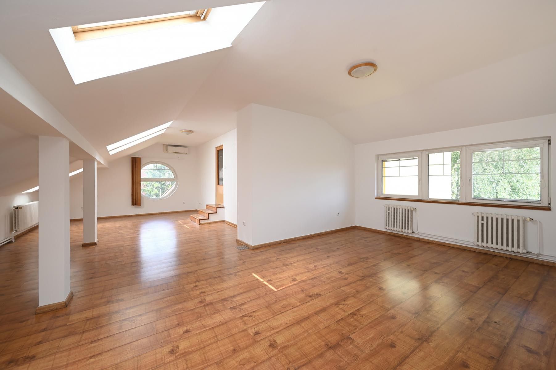 Pronájem komerčního prostoru 454 m² - foto 22