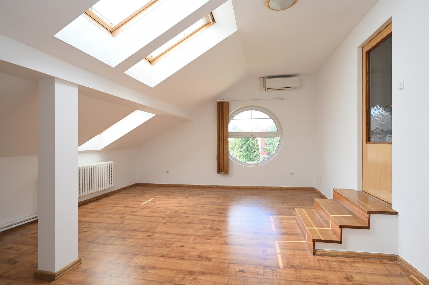 Pronájem komerčního prostoru 454 m² - foto 21