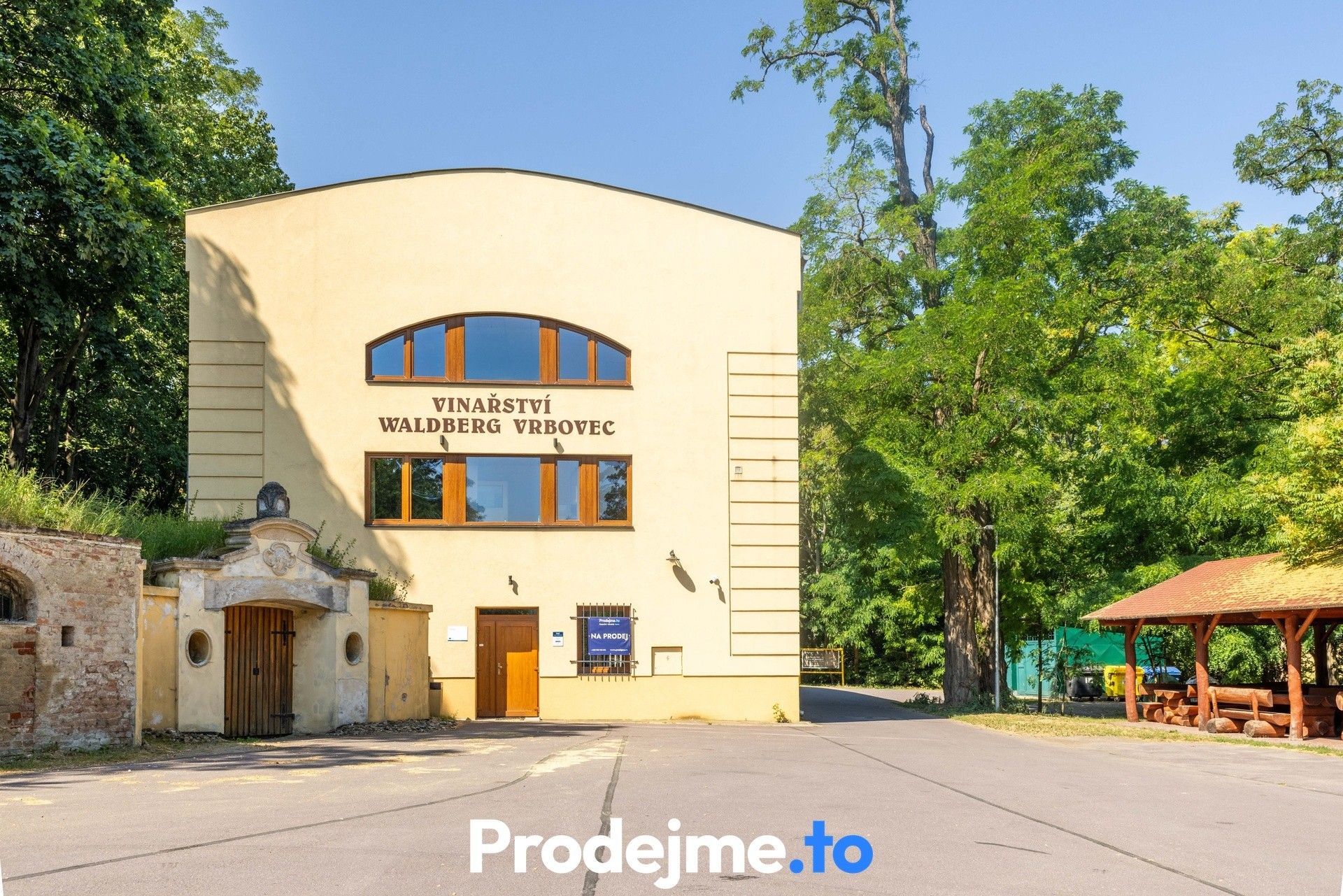 Prodej nemovitosti 1000 m² - foto 2