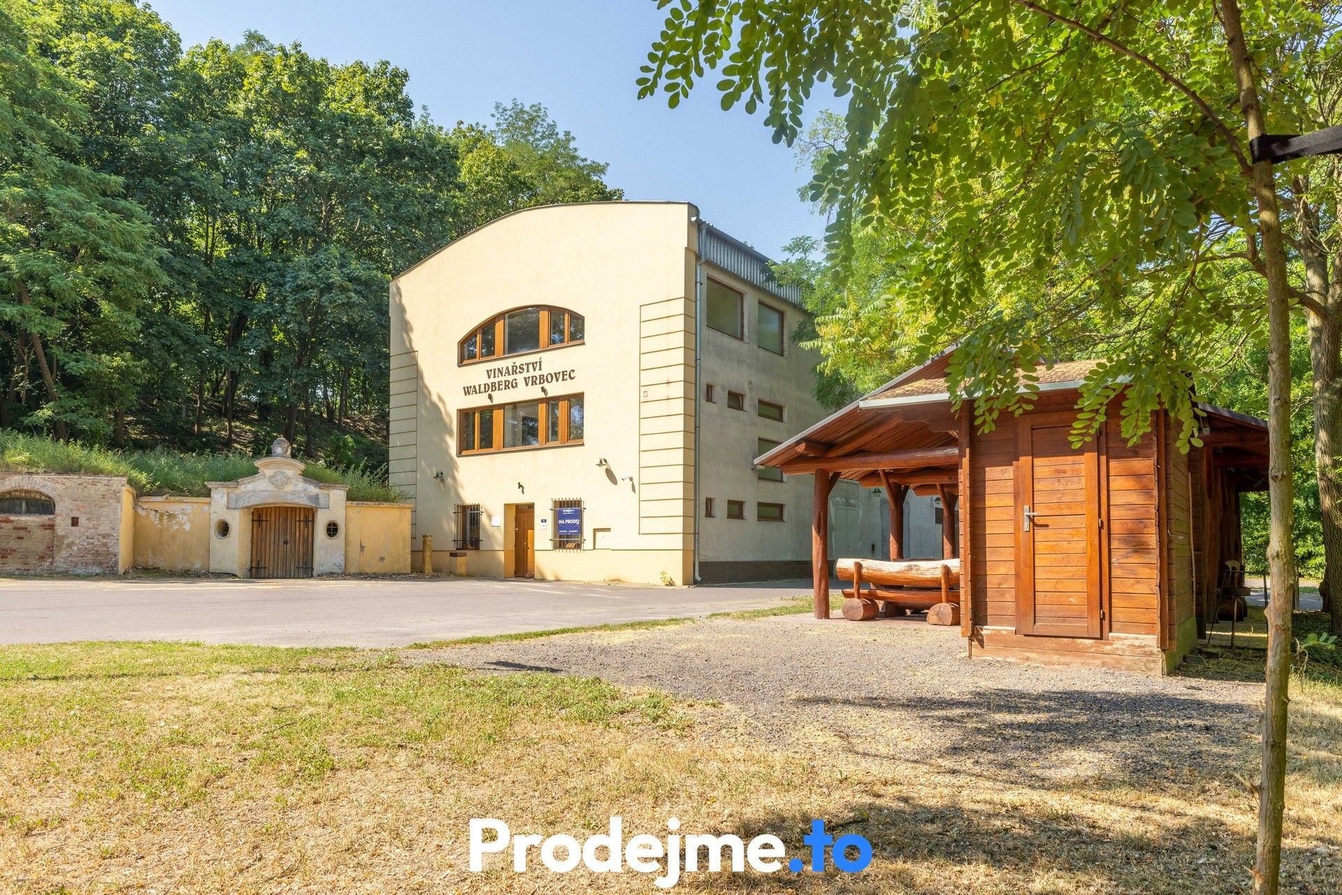 Prodej nemovitosti 1000 m² - foto 1