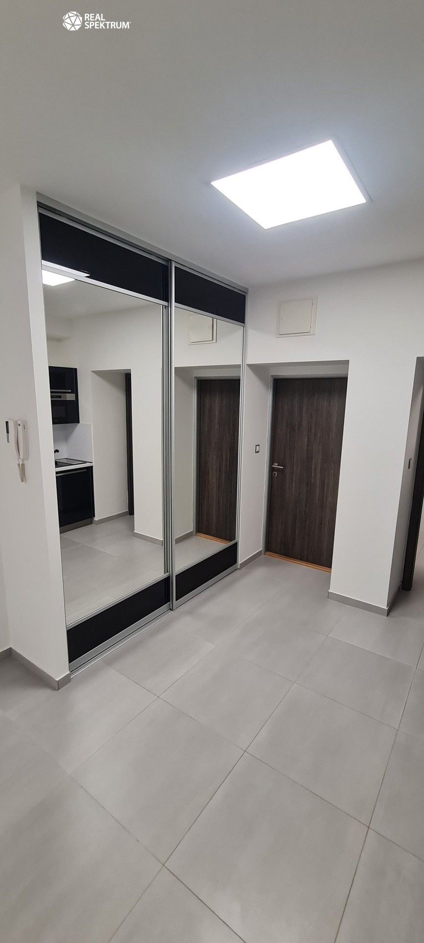 Pronájem bytu 1+kk 27 m² - foto 4