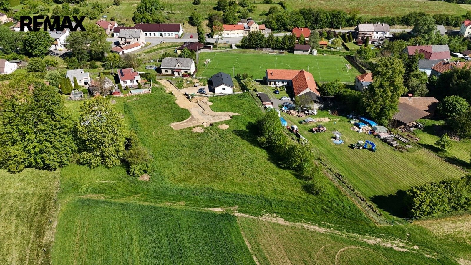 Prodej pozemku 1100 m² - foto 2