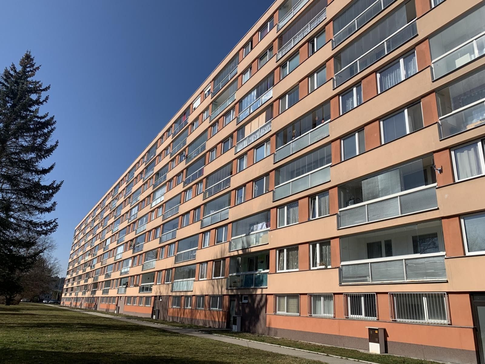 Prodej komerčního prostoru 200 m² - foto 1
