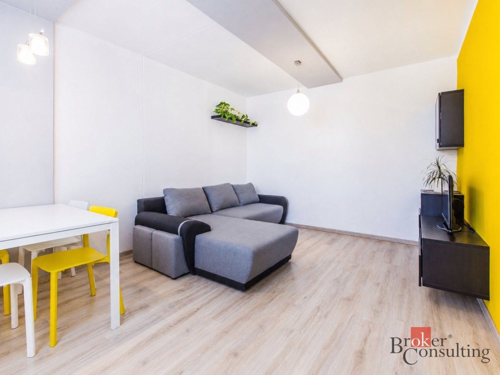 Pronájem bytu 2+1 61 m² - foto 8