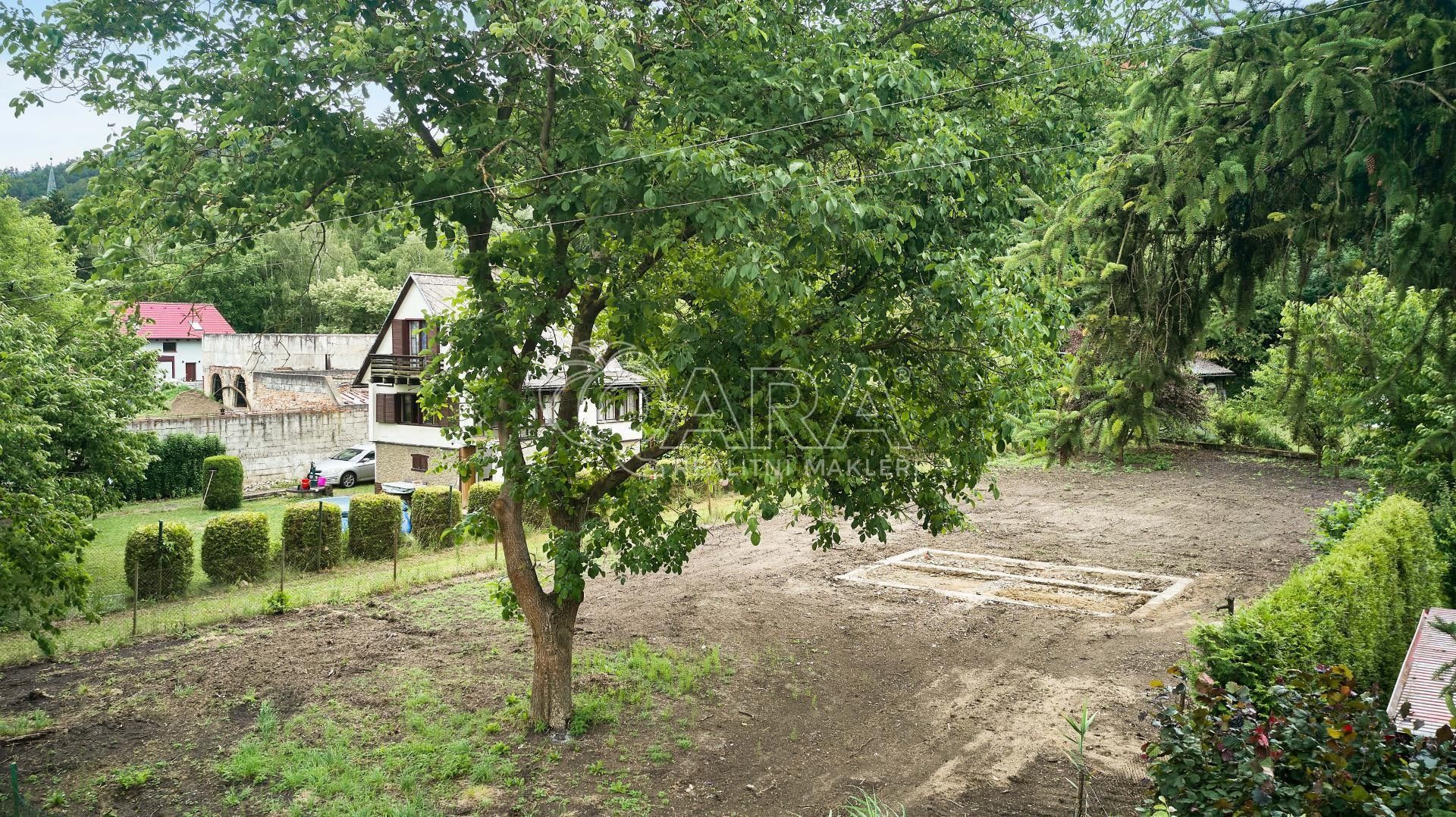 Prodej pozemku 913 m² - foto 1