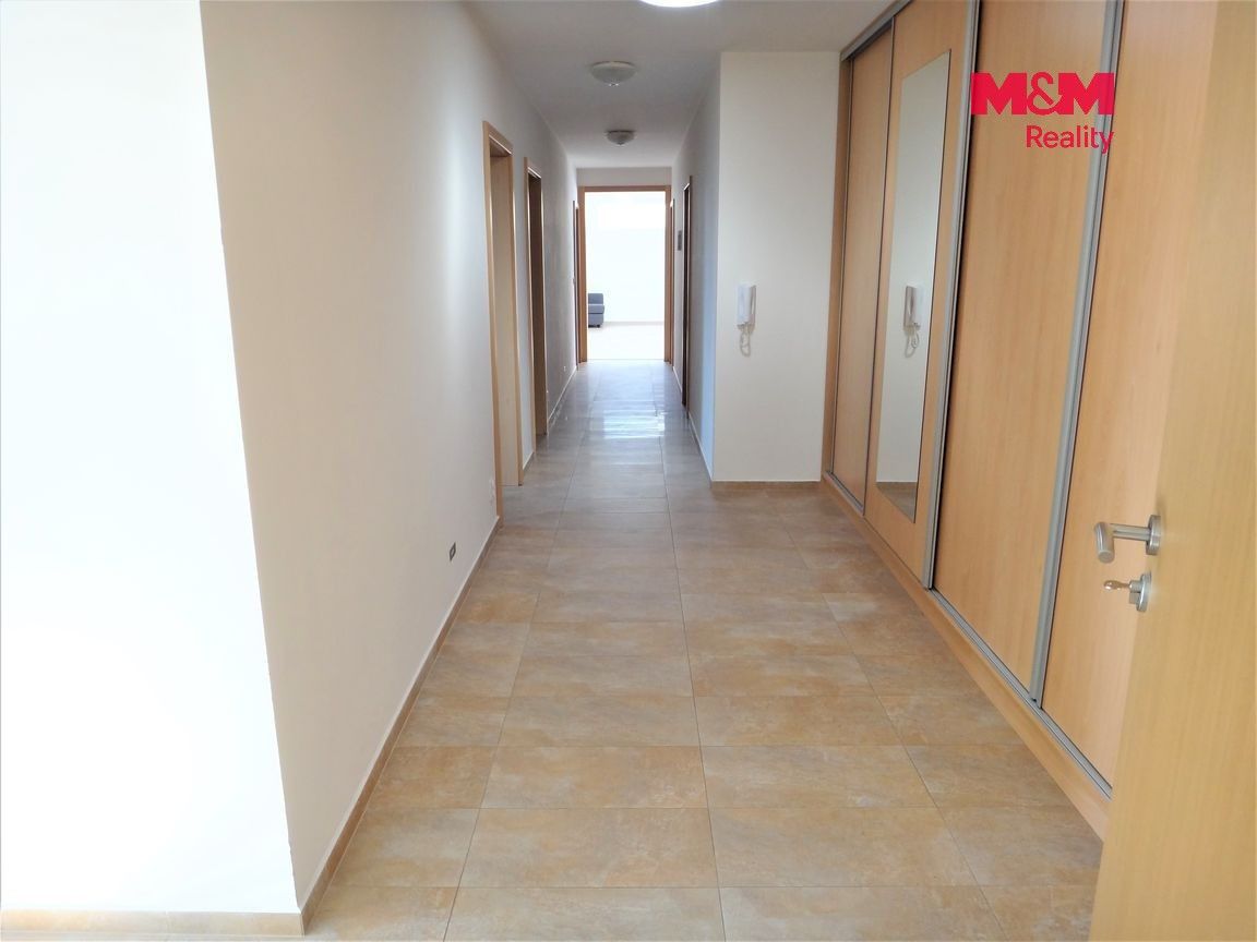Pronájem bytu 4+kk 127 m² - foto 11