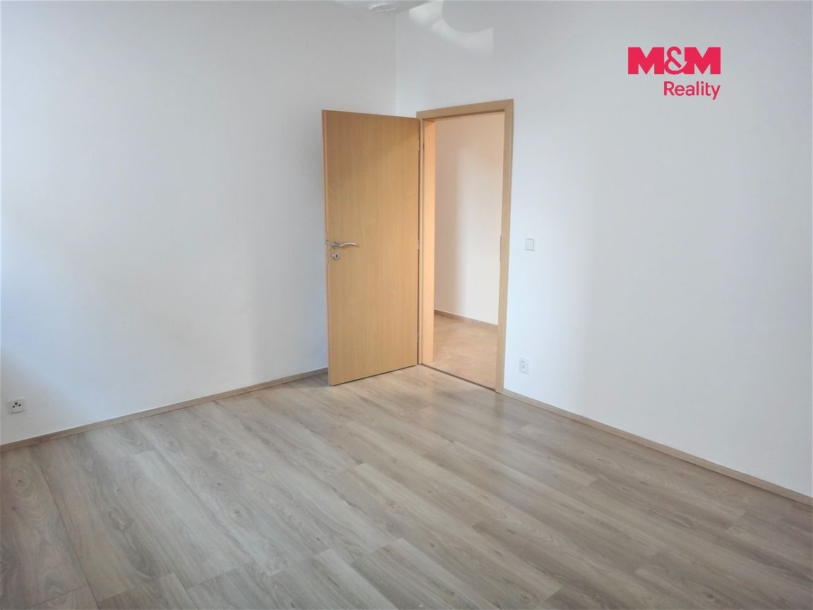 Pronájem bytu 4+kk 127 m² - foto 12