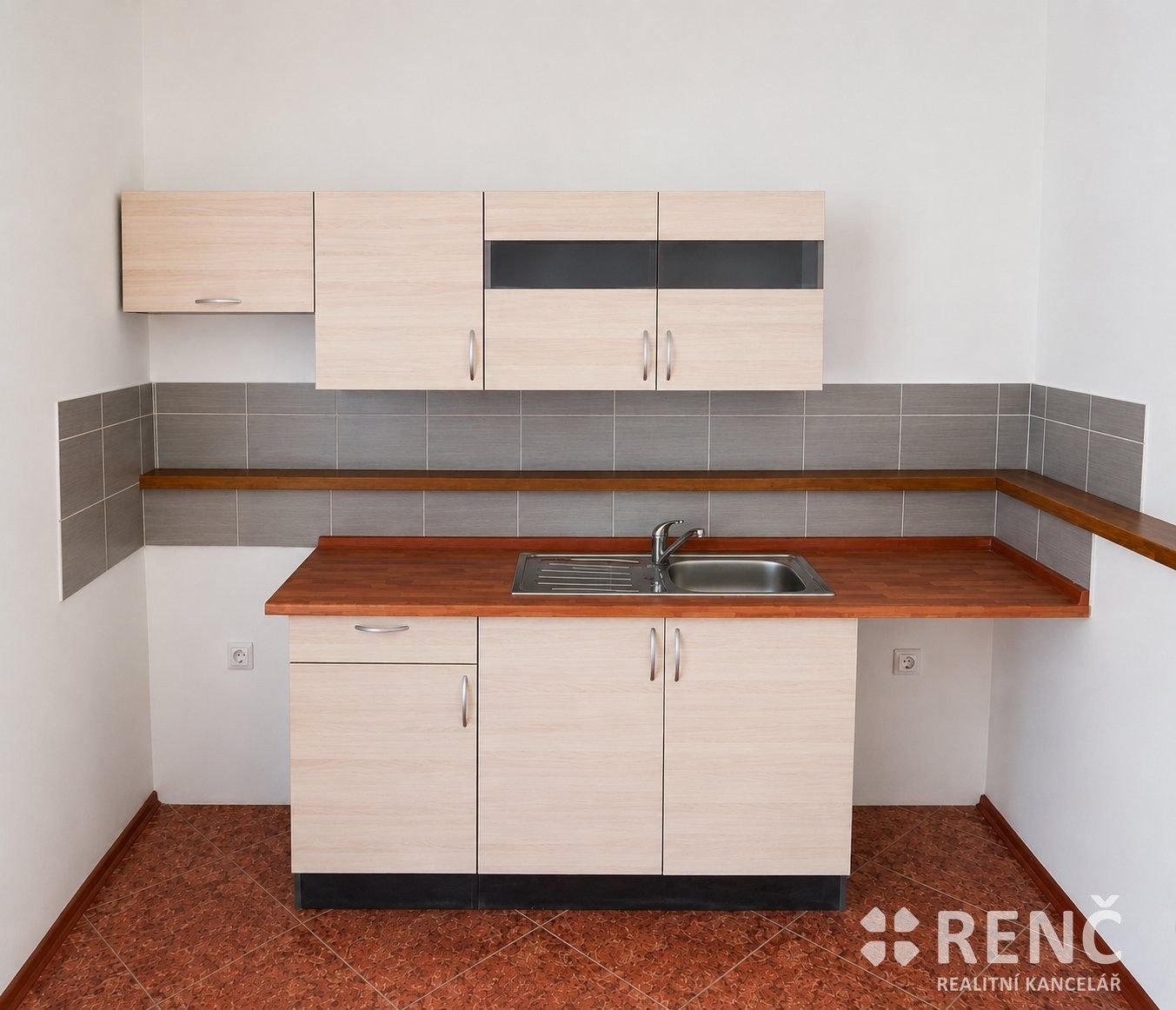 Pronájem bytu 2+1 78 m² - foto 3