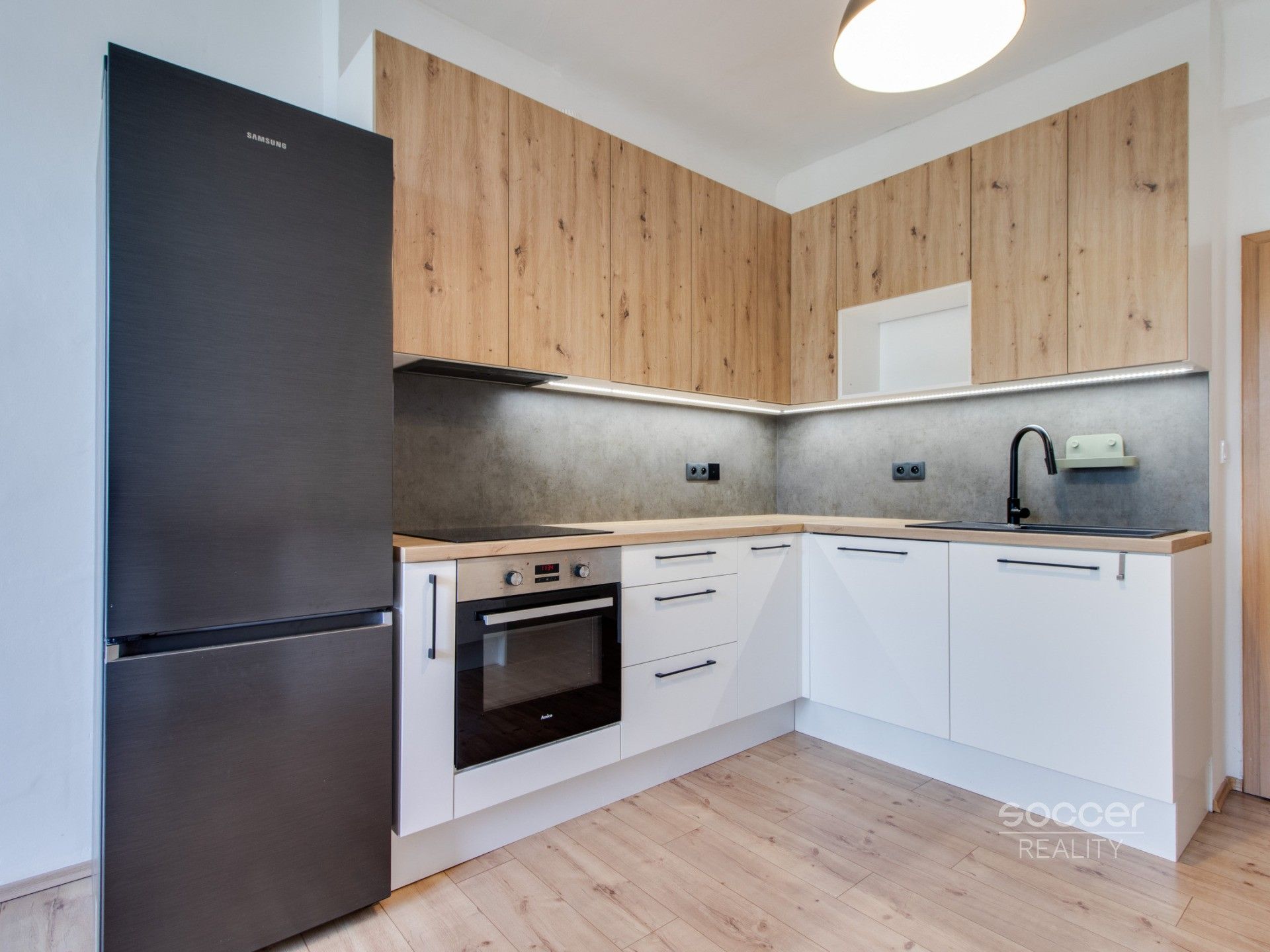 Pronájem bytu 2+1 76 m² - foto 1