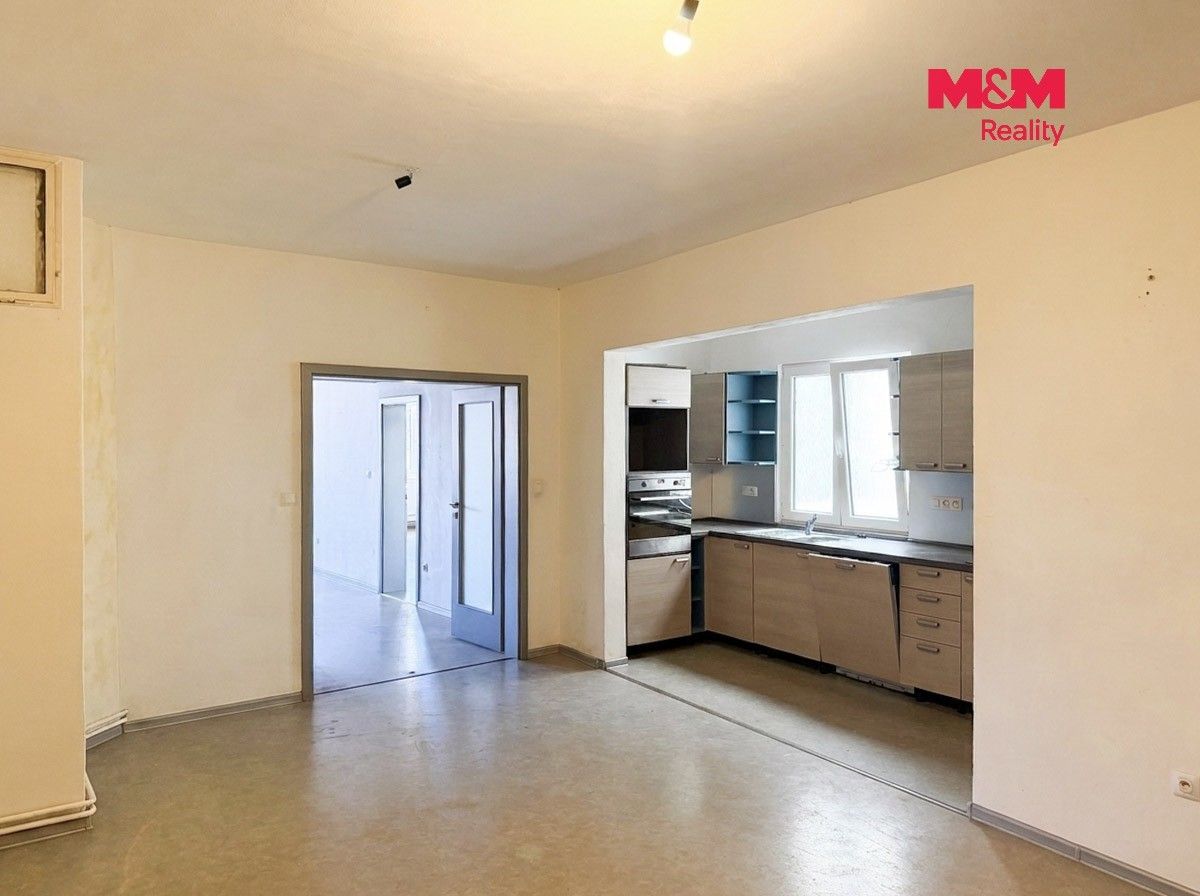 Pronájem bytu 3+1 98 m² - foto 3