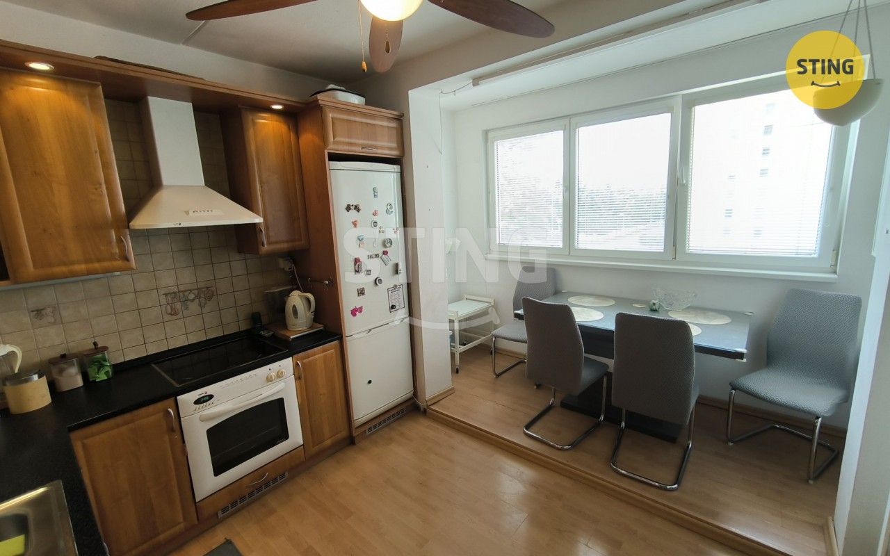 Pronájem bytu 3+1 68 m² - foto 4