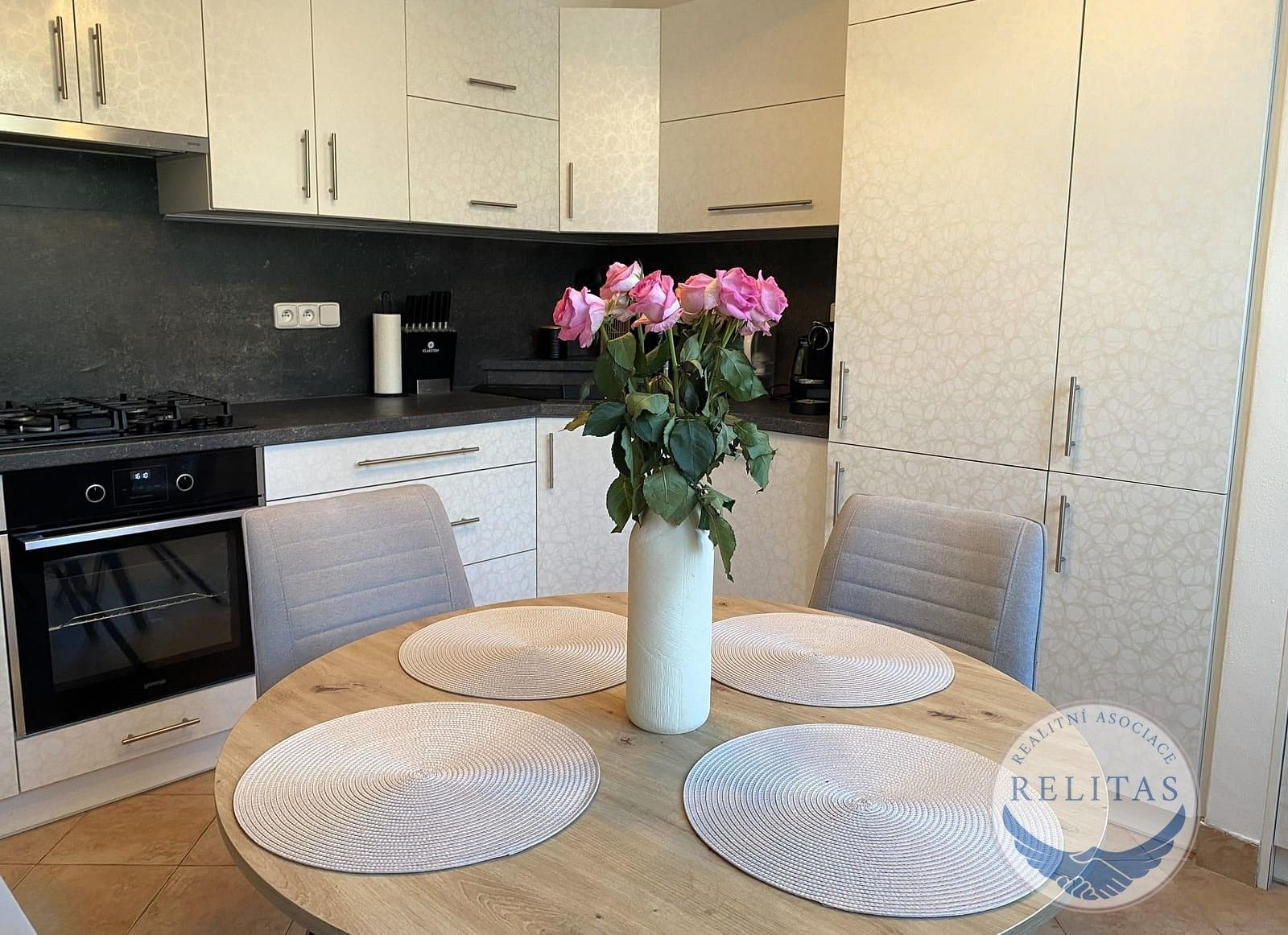Pronájem bytu 2+1 55 m² - foto 12