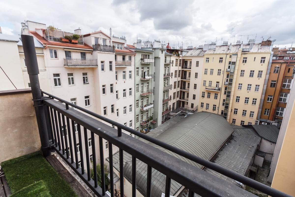 Pronájem bytu 5+kk 186 m² - foto 18