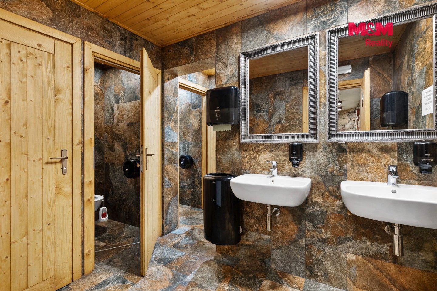Prodej komerčního prostoru 600 m² - foto 19