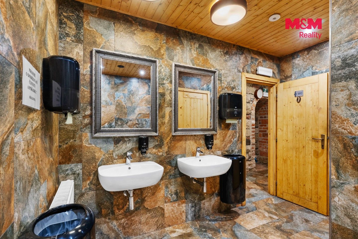 Prodej komerčního prostoru 600 m² - foto 18
