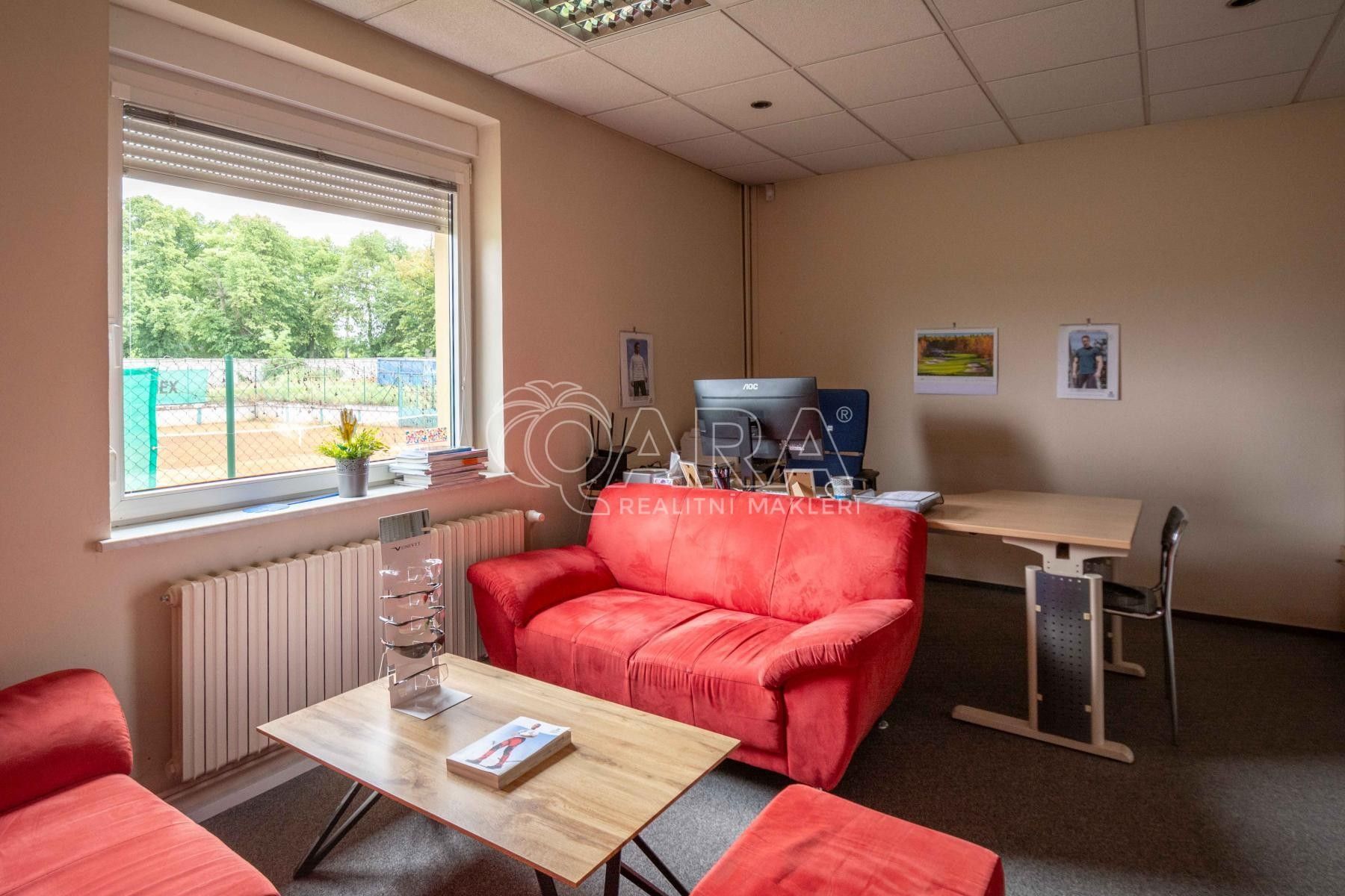 Pronájem komerčního prostoru 201 m² - foto 10
