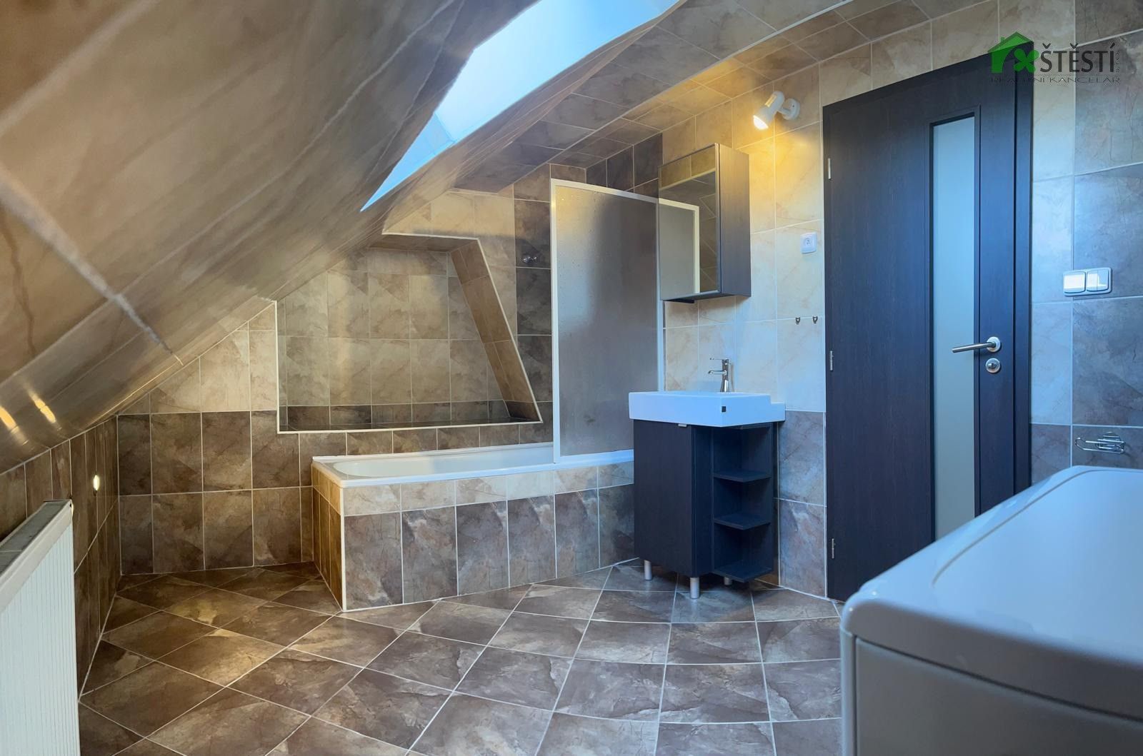 Pronájem bytu 1+kk 52 m² - foto 1