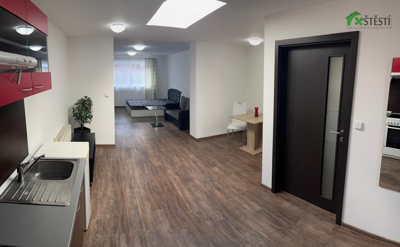 Pronájem bytu 1+kk 52 m² - foto 5