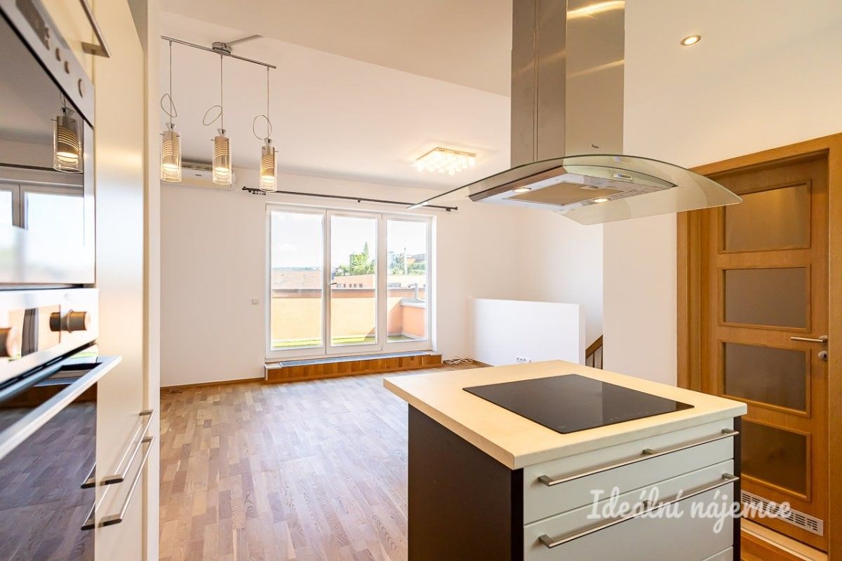 Pronájem bytu 2+kk 64 m² - foto 1