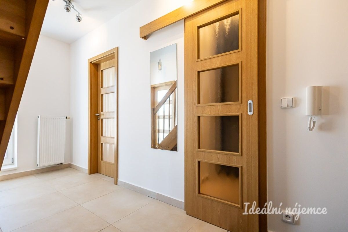 Pronájem bytu 2+kk 64 m² - foto 2