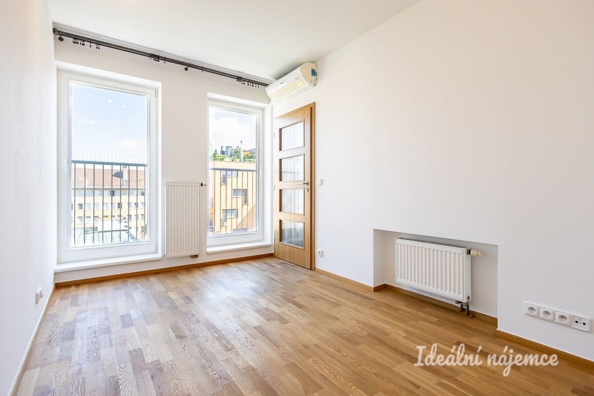 Pronájem bytu 2+kk 64 m² - foto 10