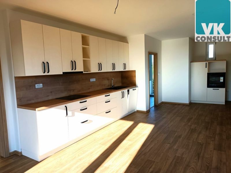 Pronájem bytu 2+kk 74 m² - foto 3